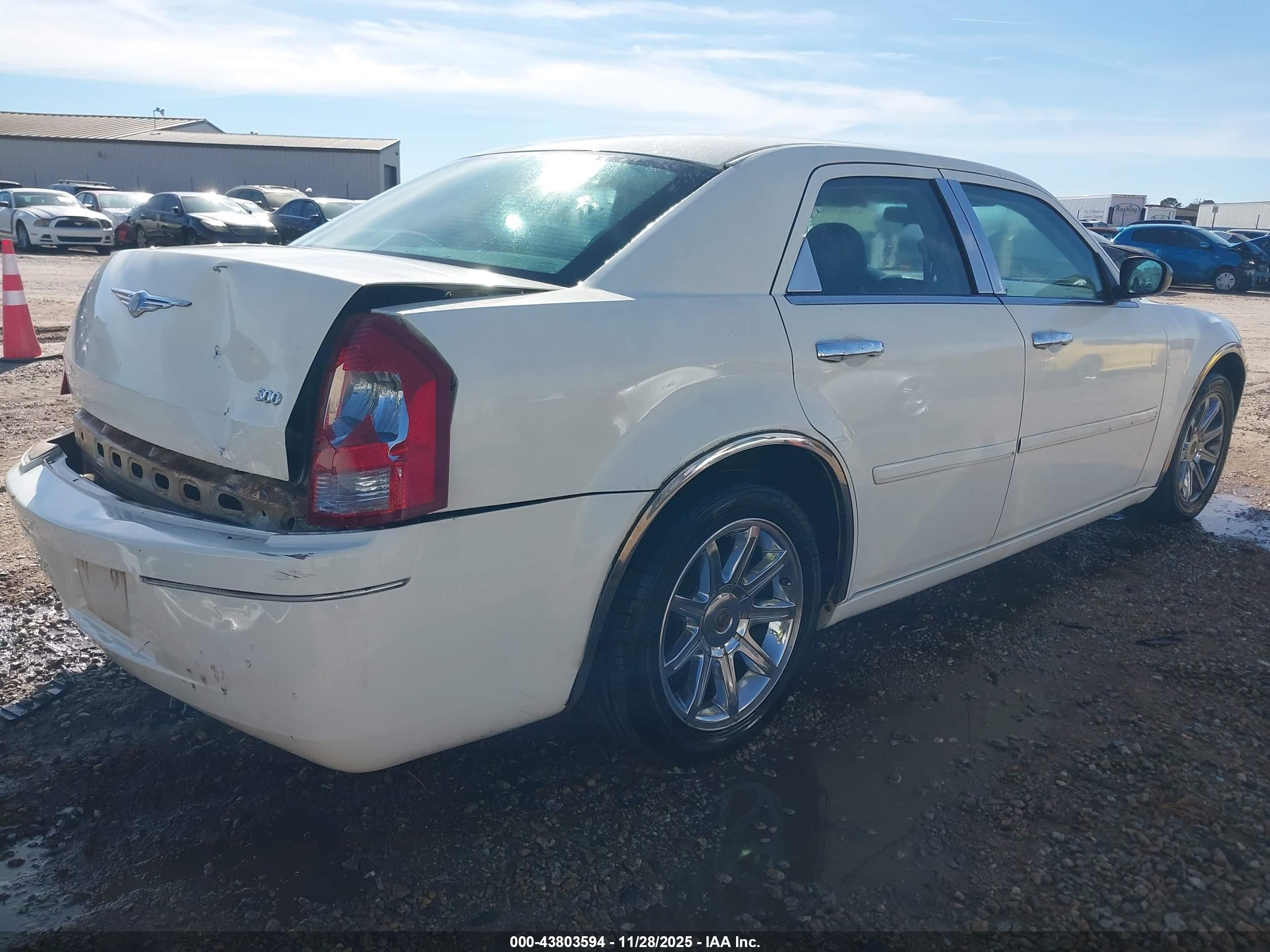 CHRYSLER 300 image 4