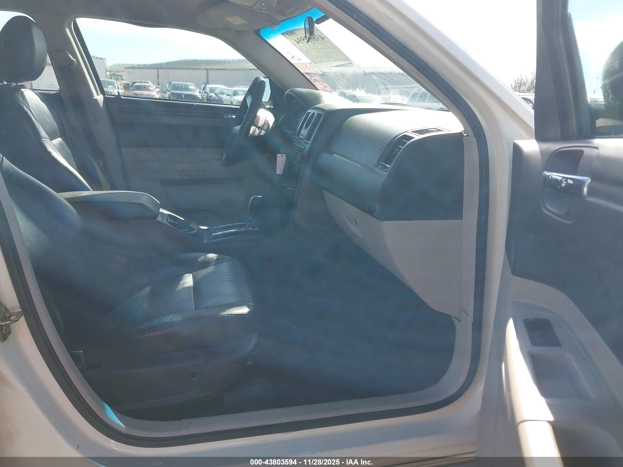 CHRYSLER 300 image 5