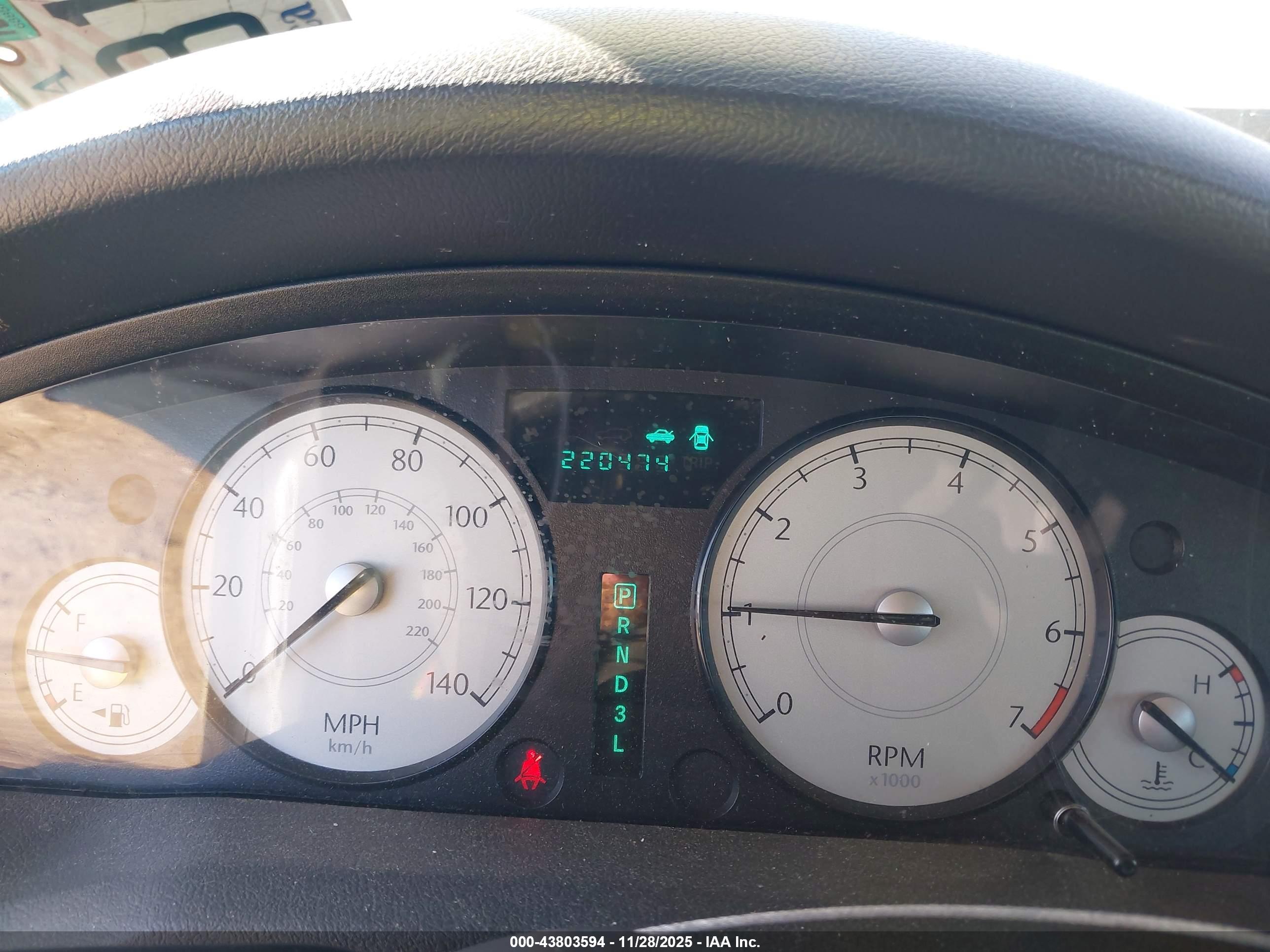 CHRYSLER 300 image 7