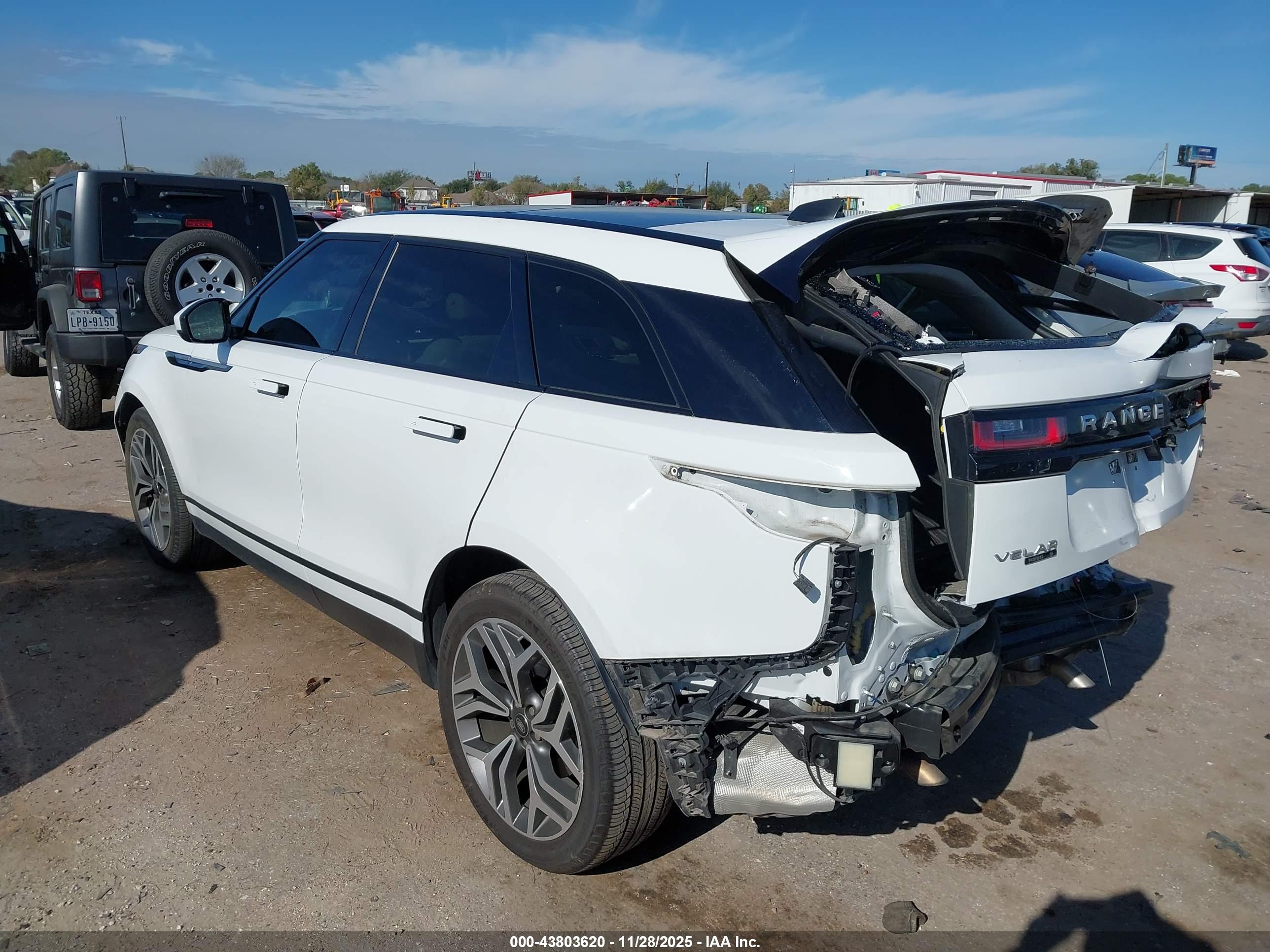 LAND ROVER image 3