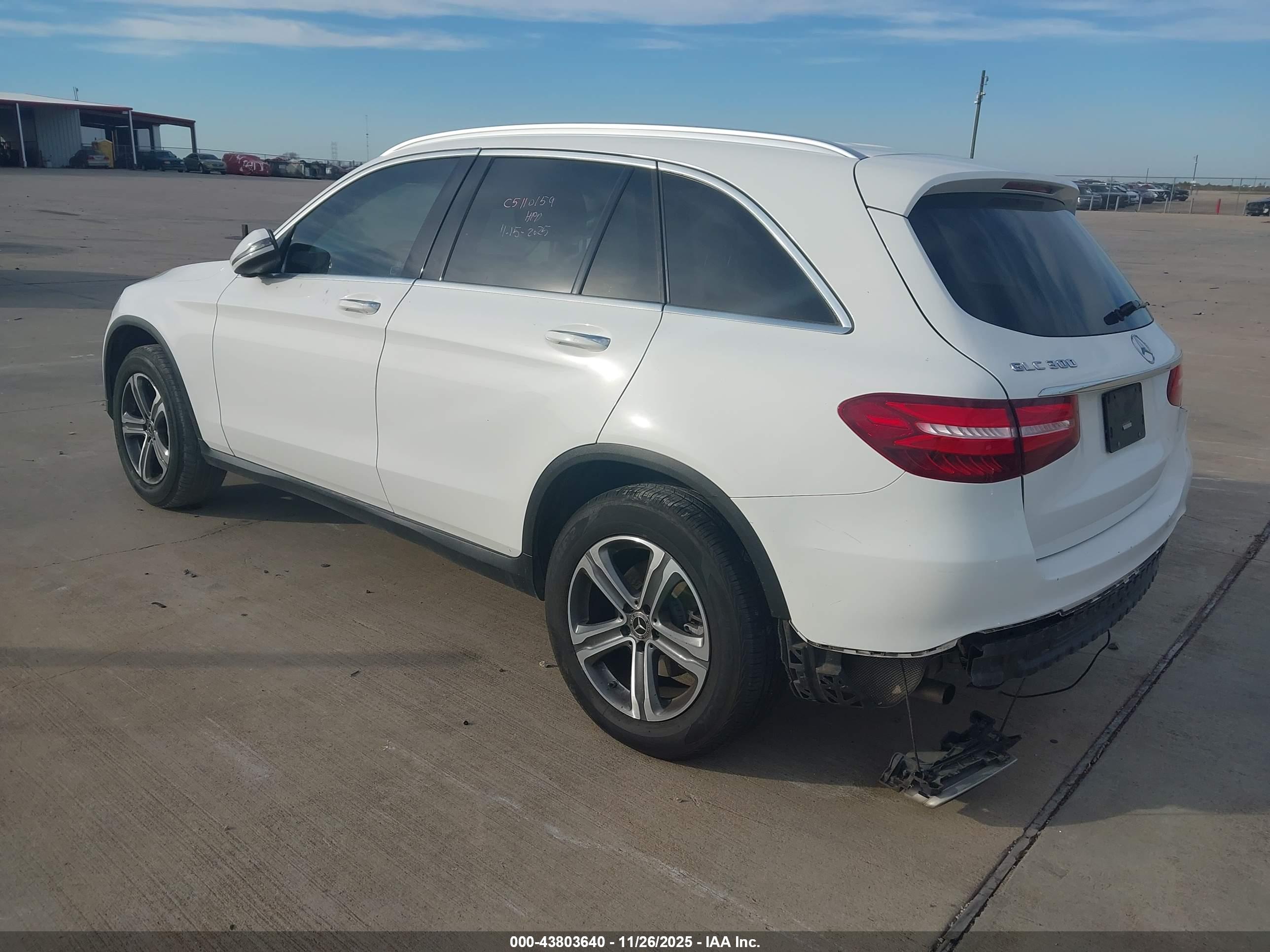 MERCEDES-BENZ GLC image 3