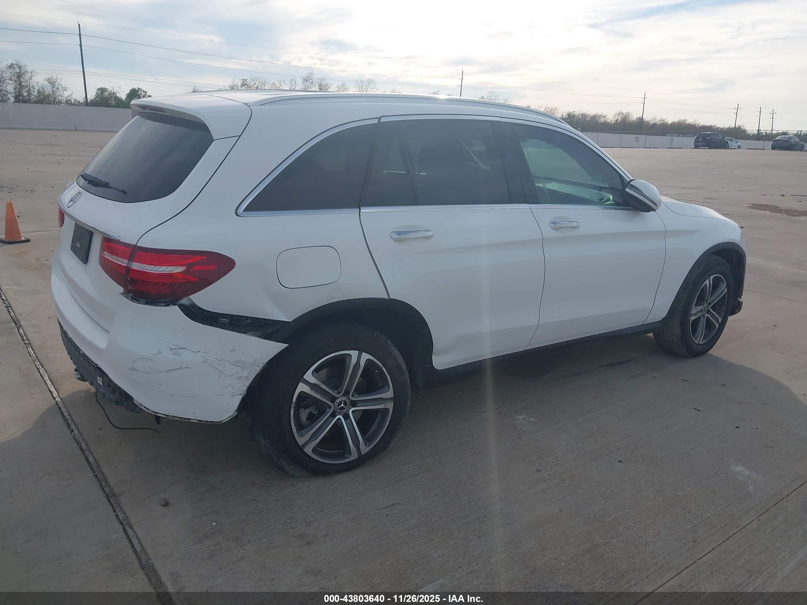 MERCEDES-BENZ GLC image 4