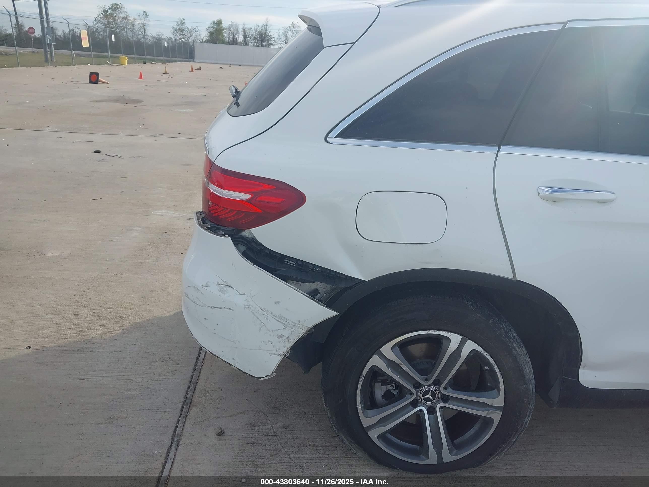 MERCEDES-BENZ GLC image 6