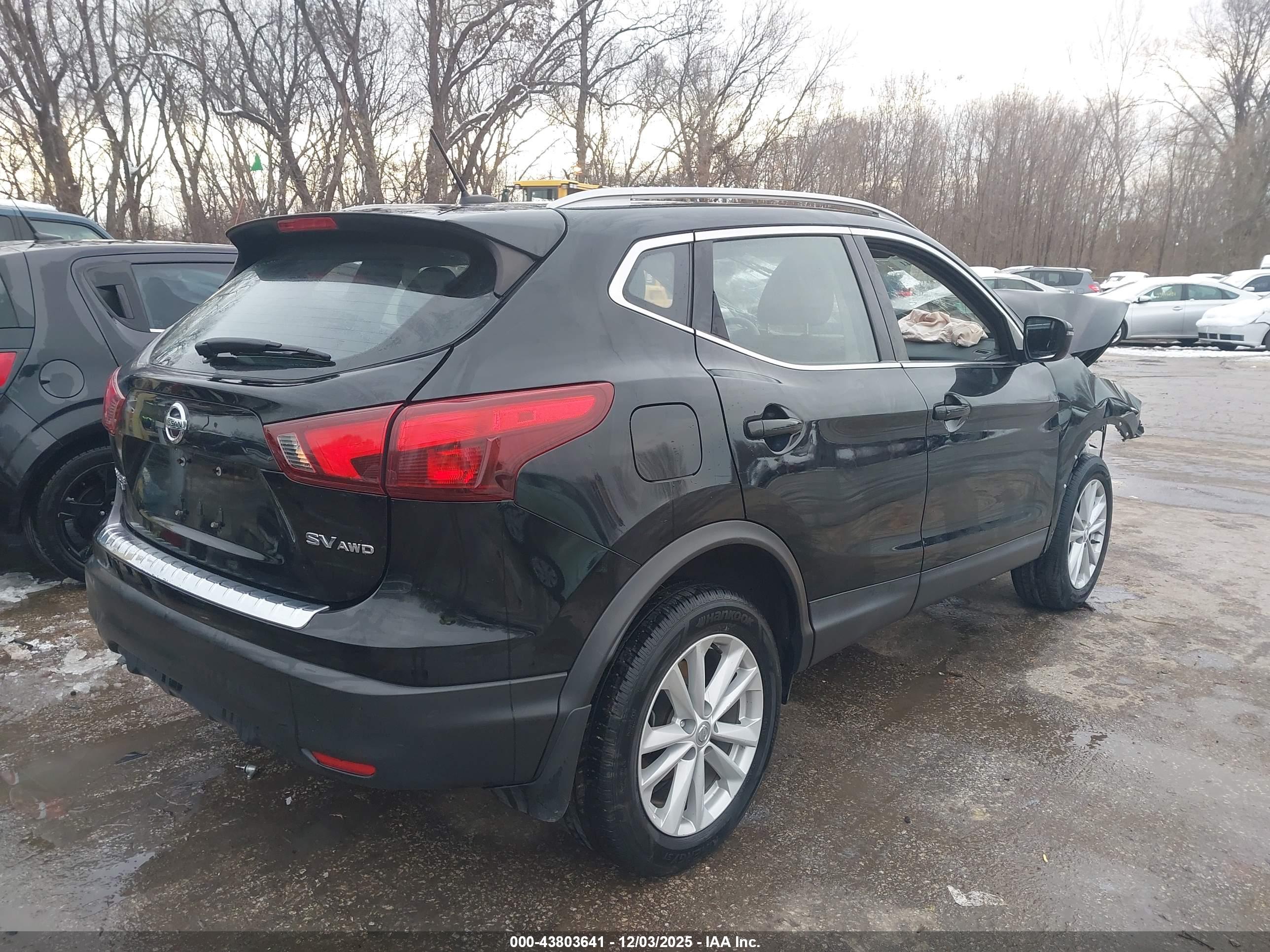 NISSAN ROGUE image 4