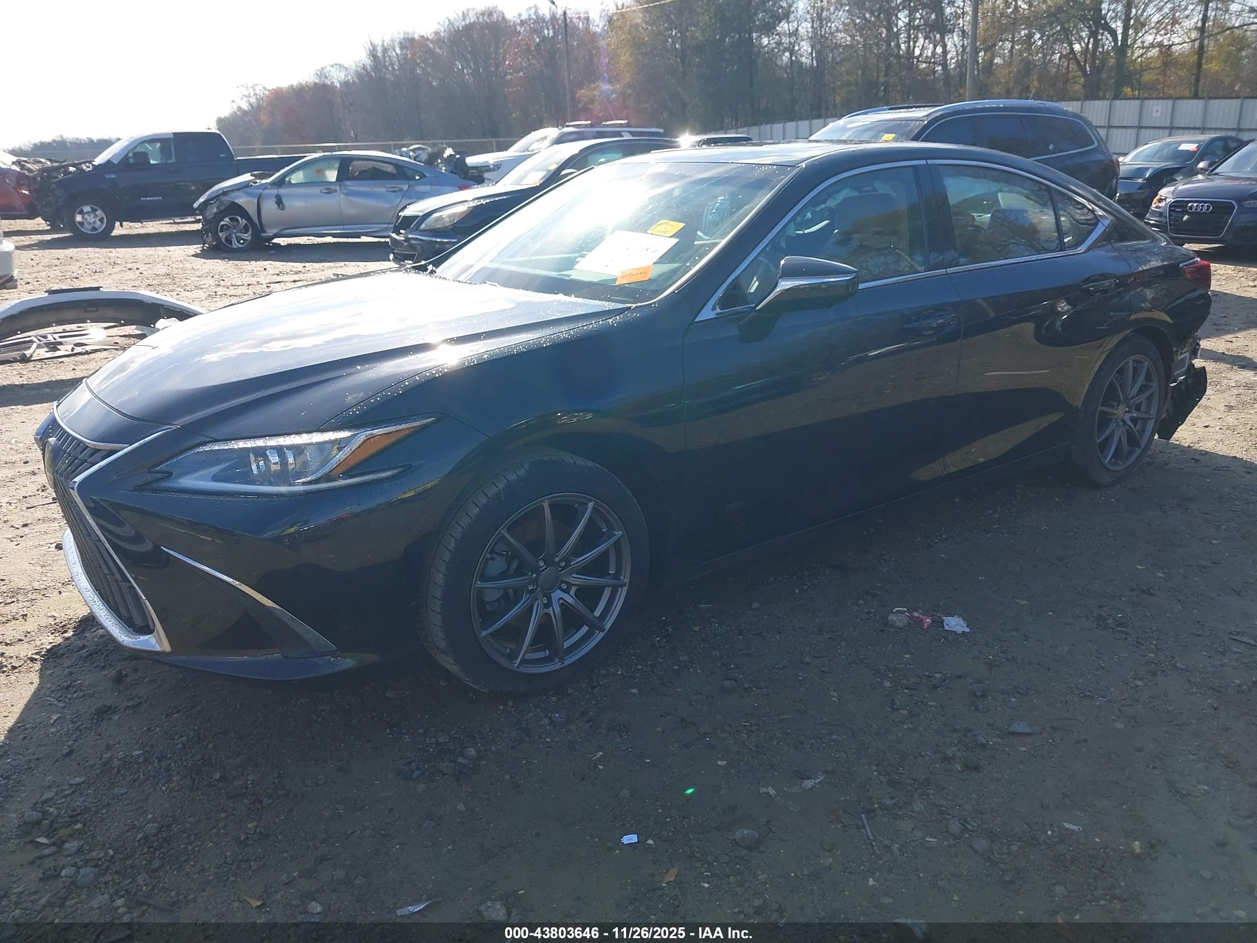 LEXUS ES image 2