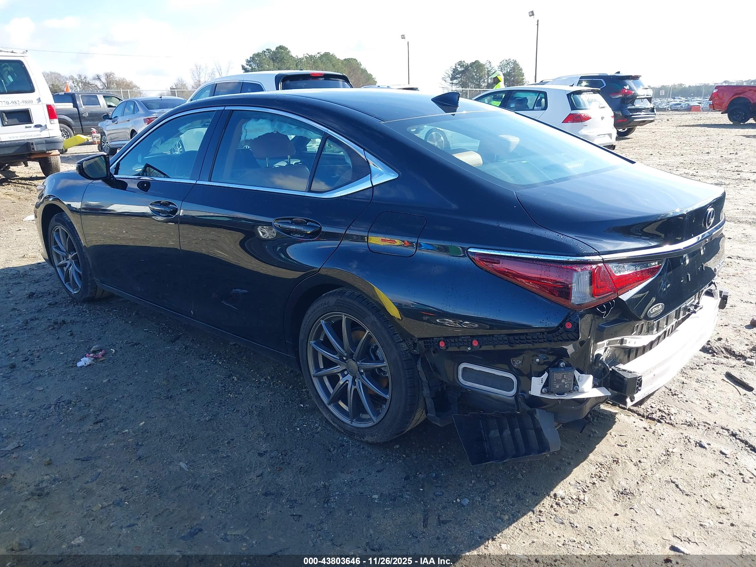 LEXUS ES image 3