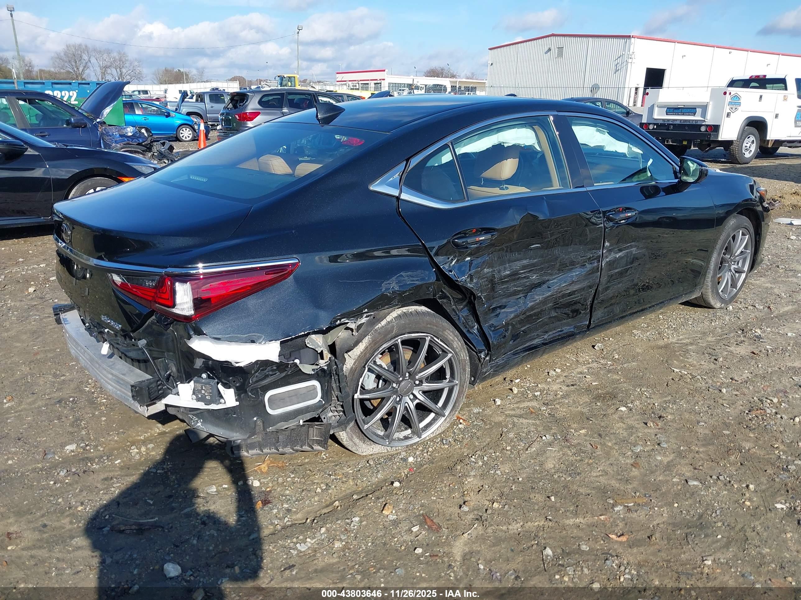 LEXUS ES image 4