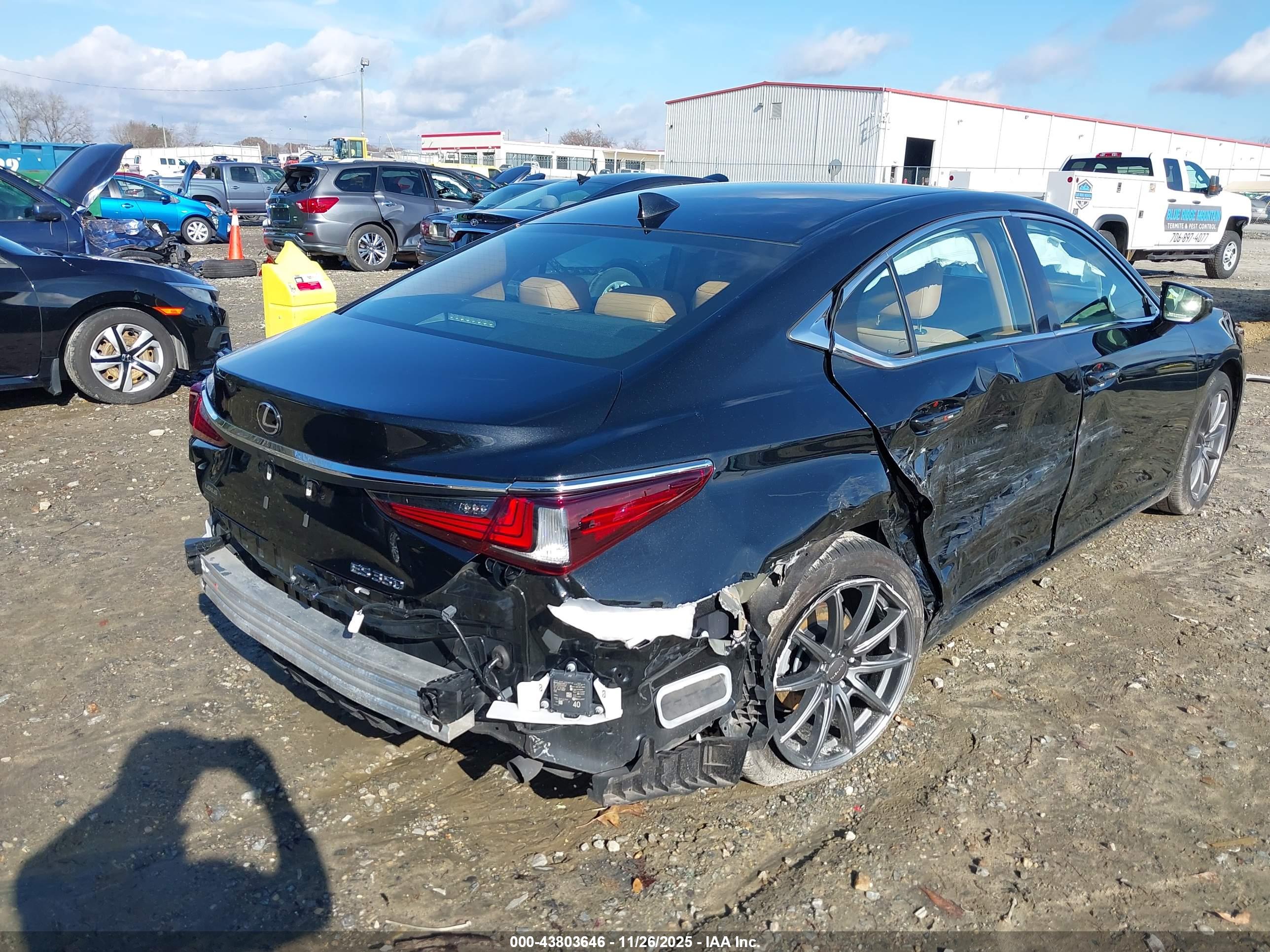 LEXUS ES image 6