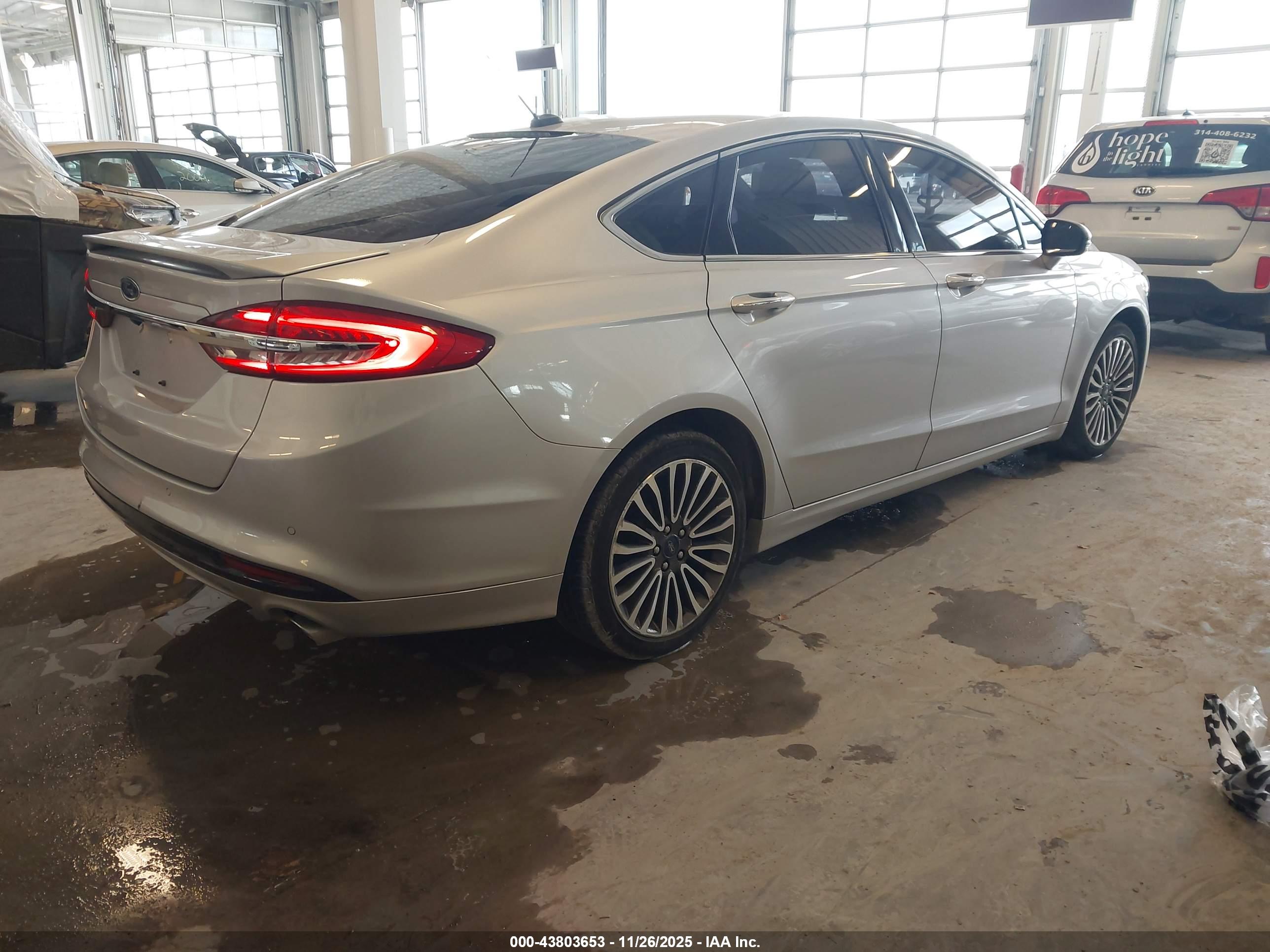 FORD FUSION image 4