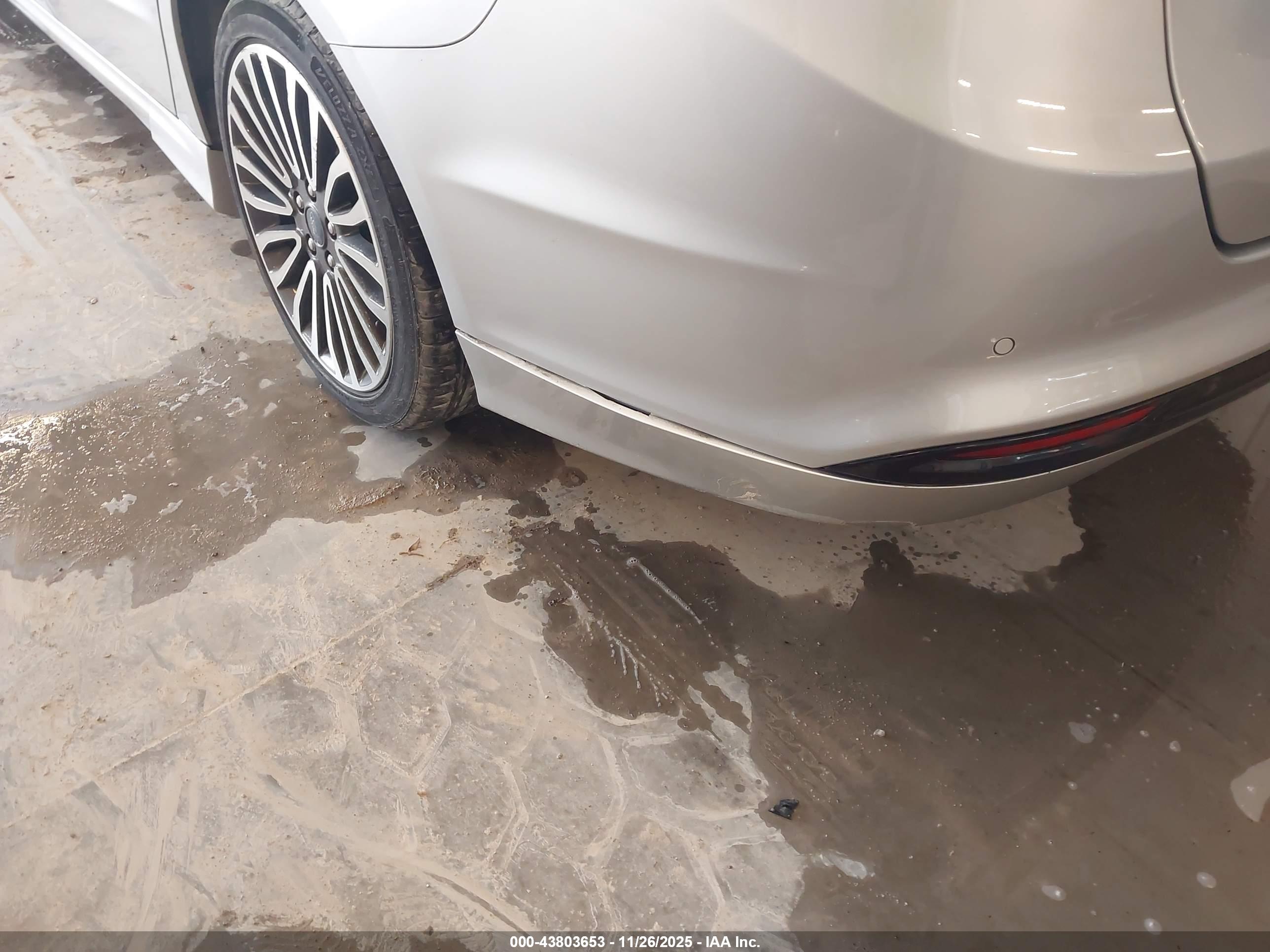 FORD FUSION image 6
