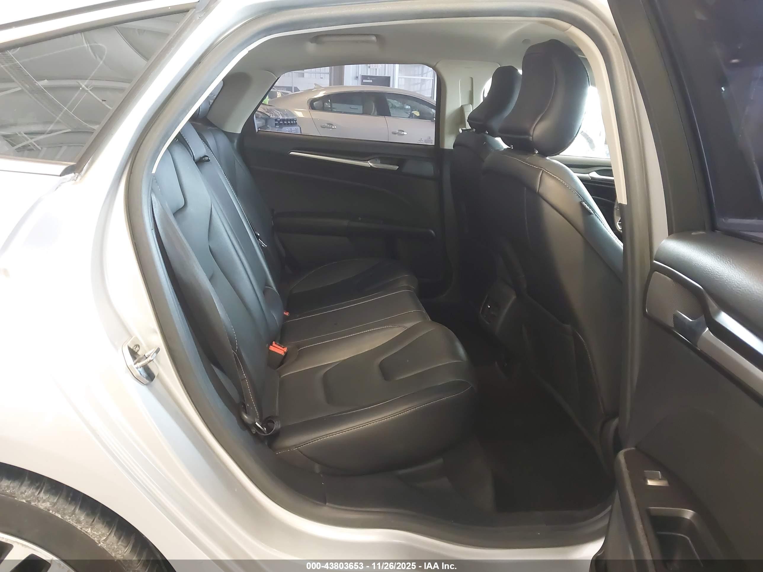 FORD FUSION image 8