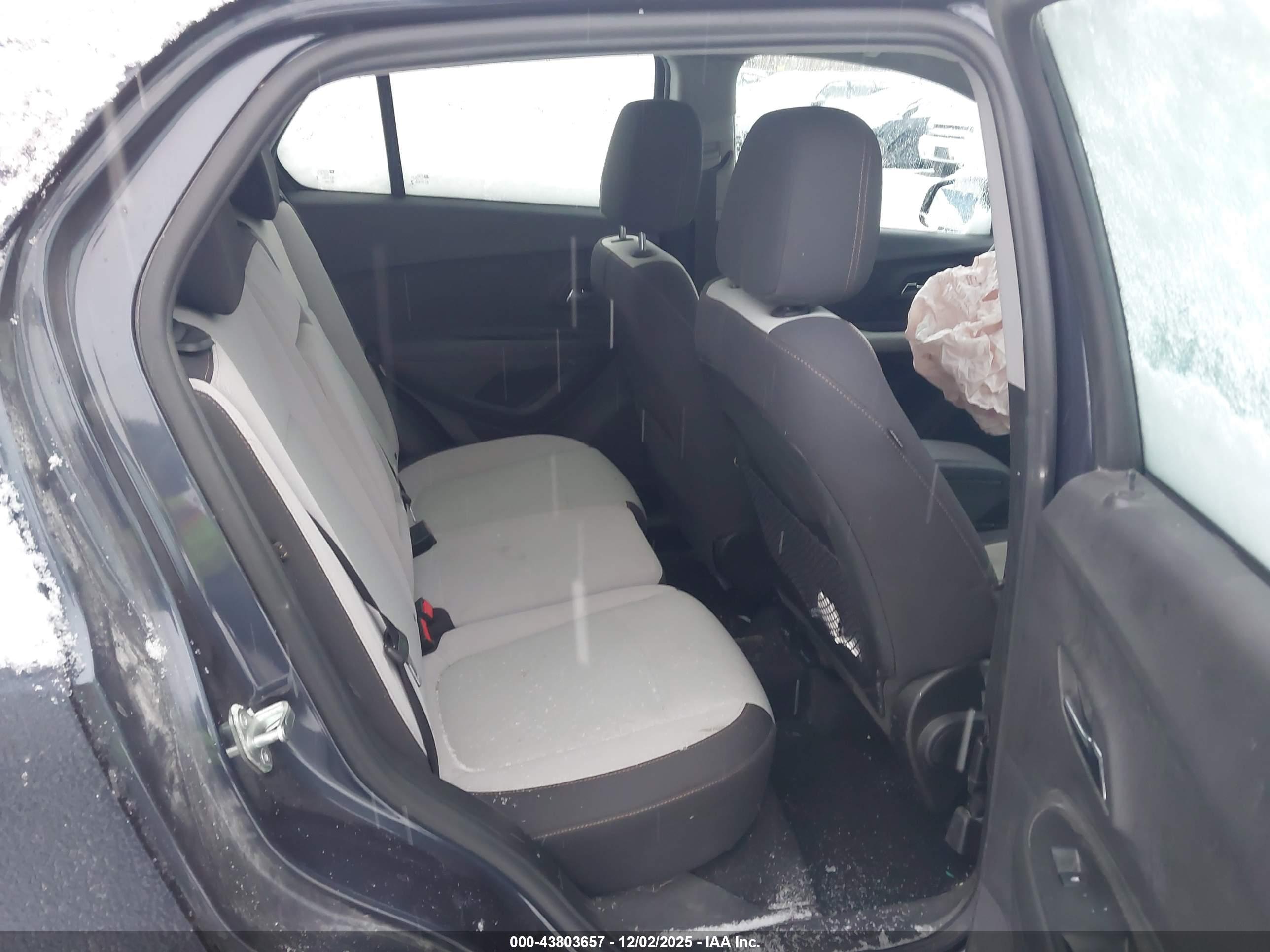 CHEVROLET TRAX image 8
