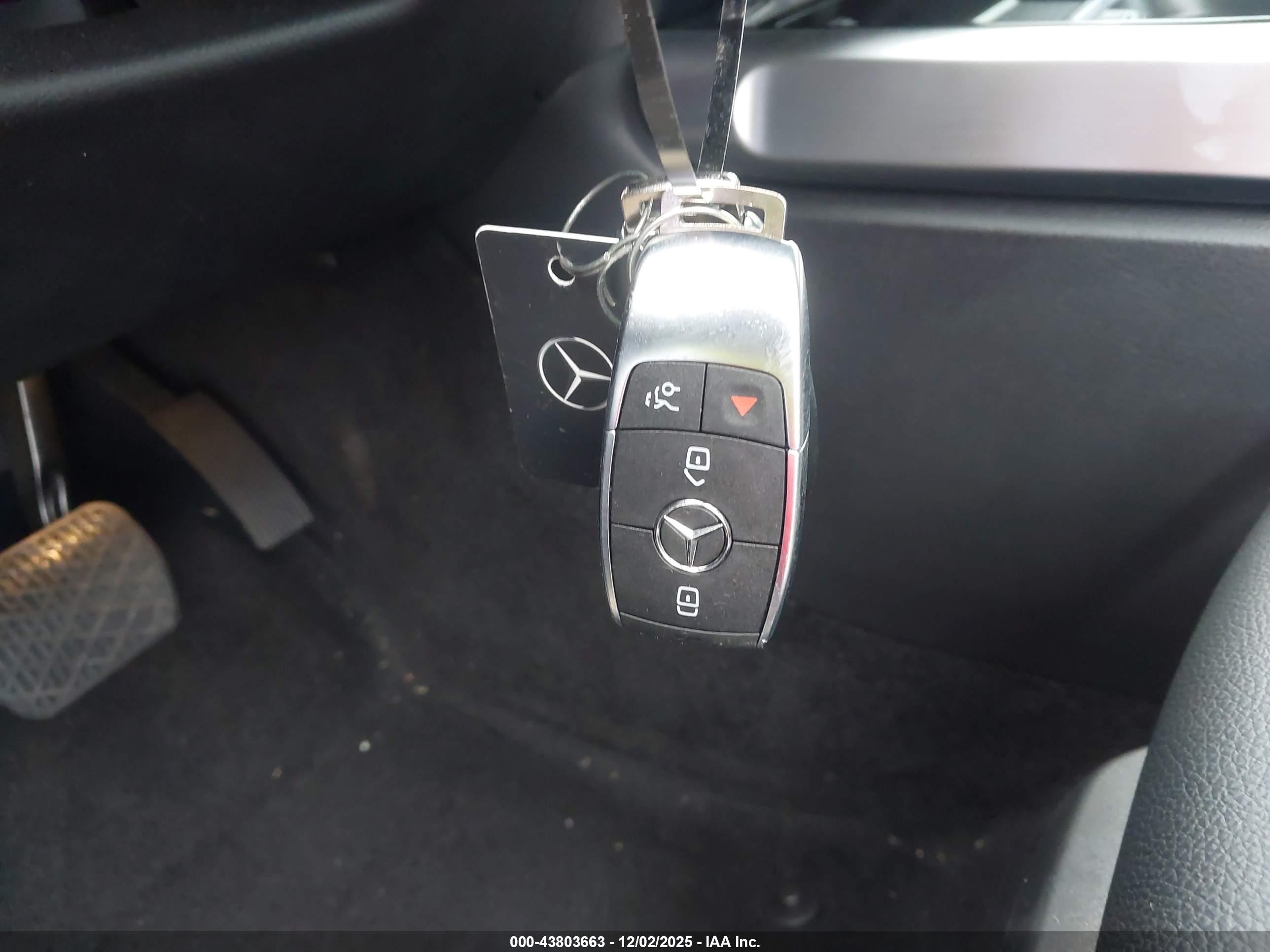 MERCEDES-BENZ EQB image 11