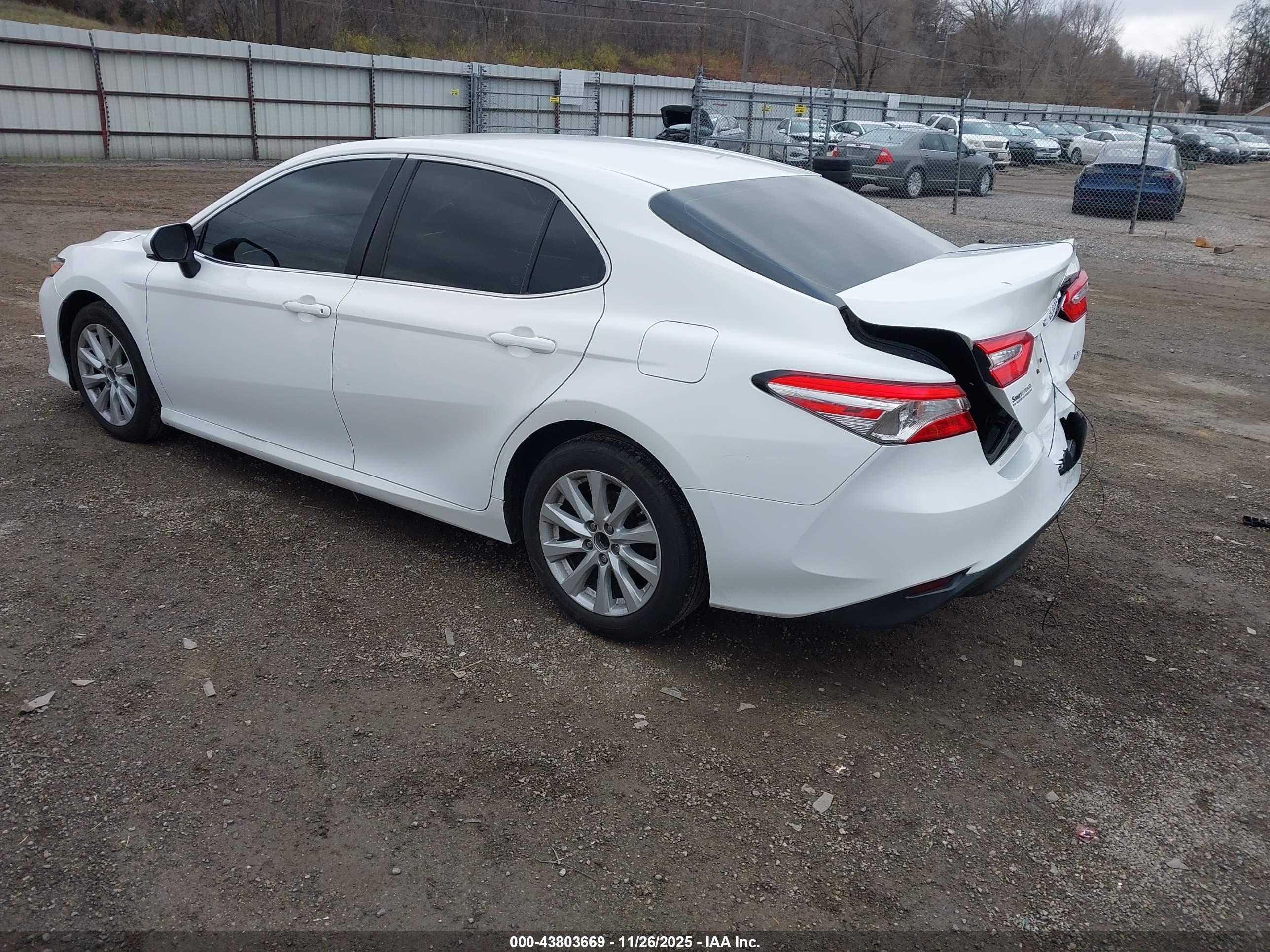 TOYOTA CAMRY image 3