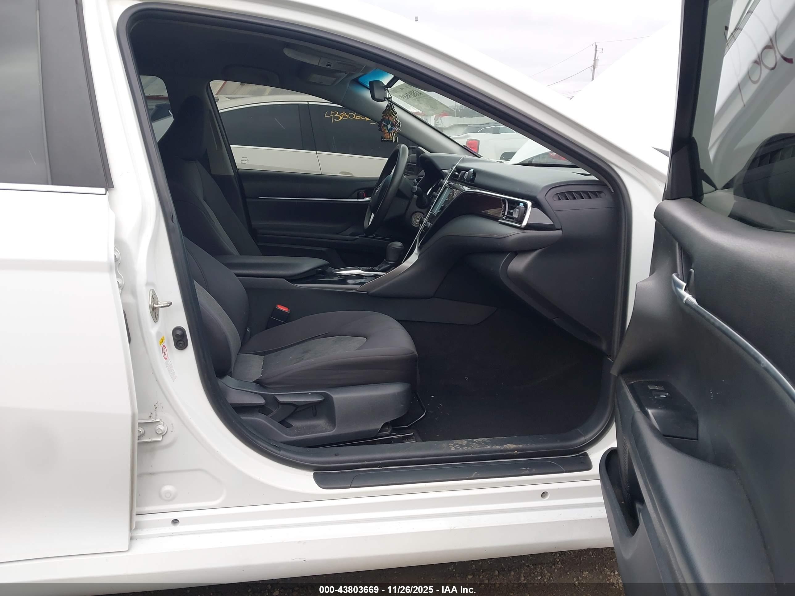 TOYOTA CAMRY image 5