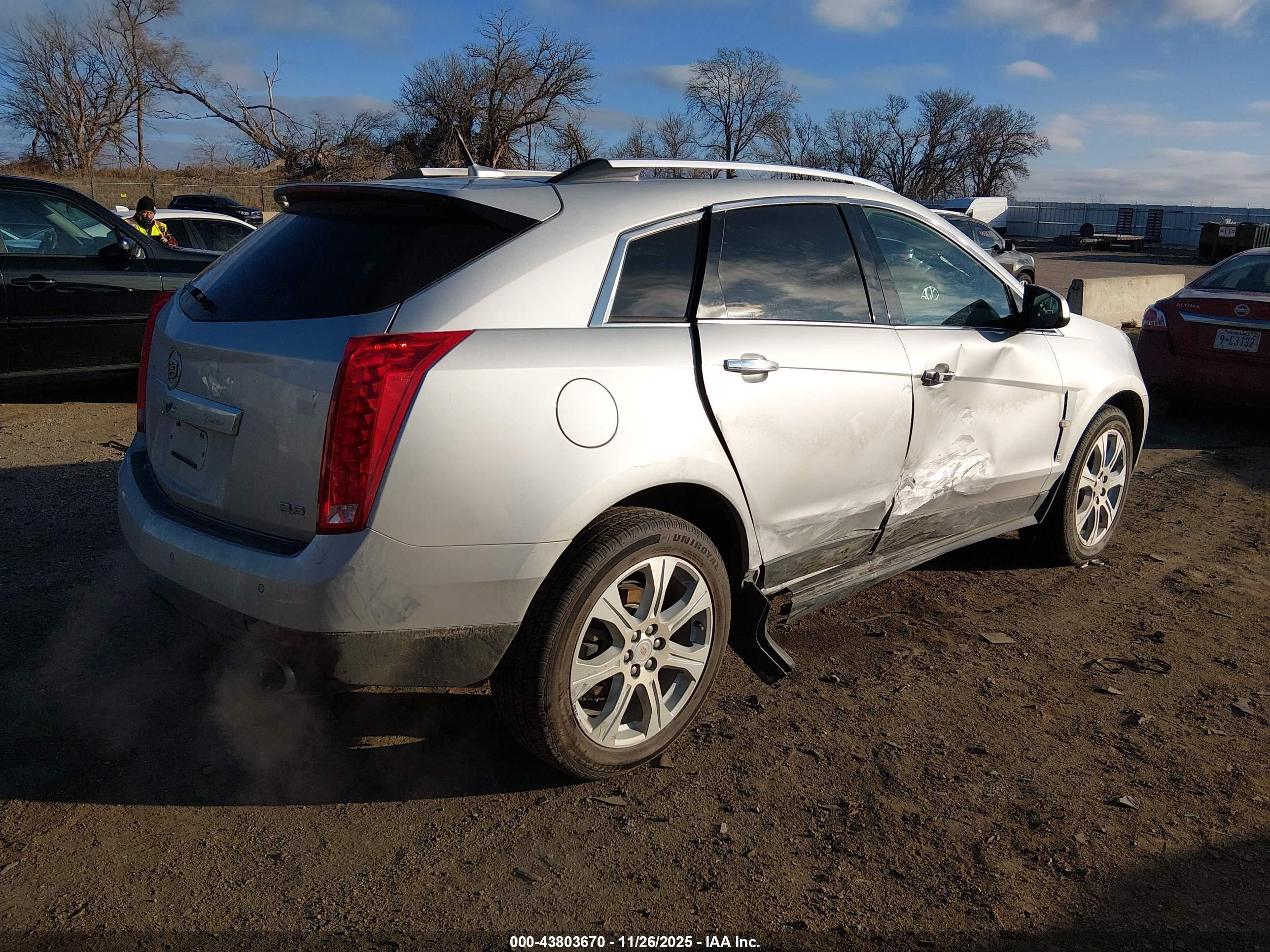 CADILLAC SRX image 4