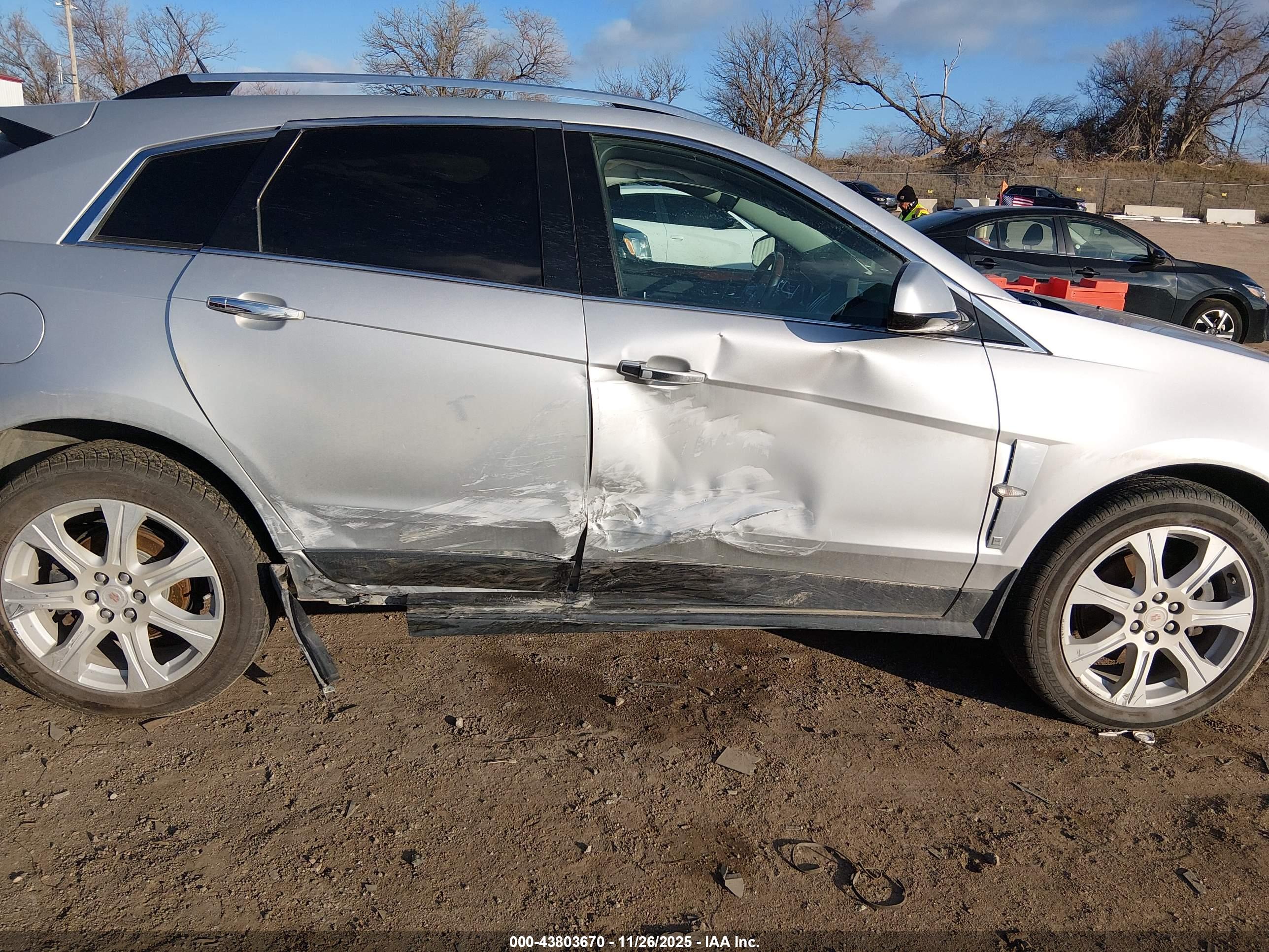 CADILLAC SRX image 6