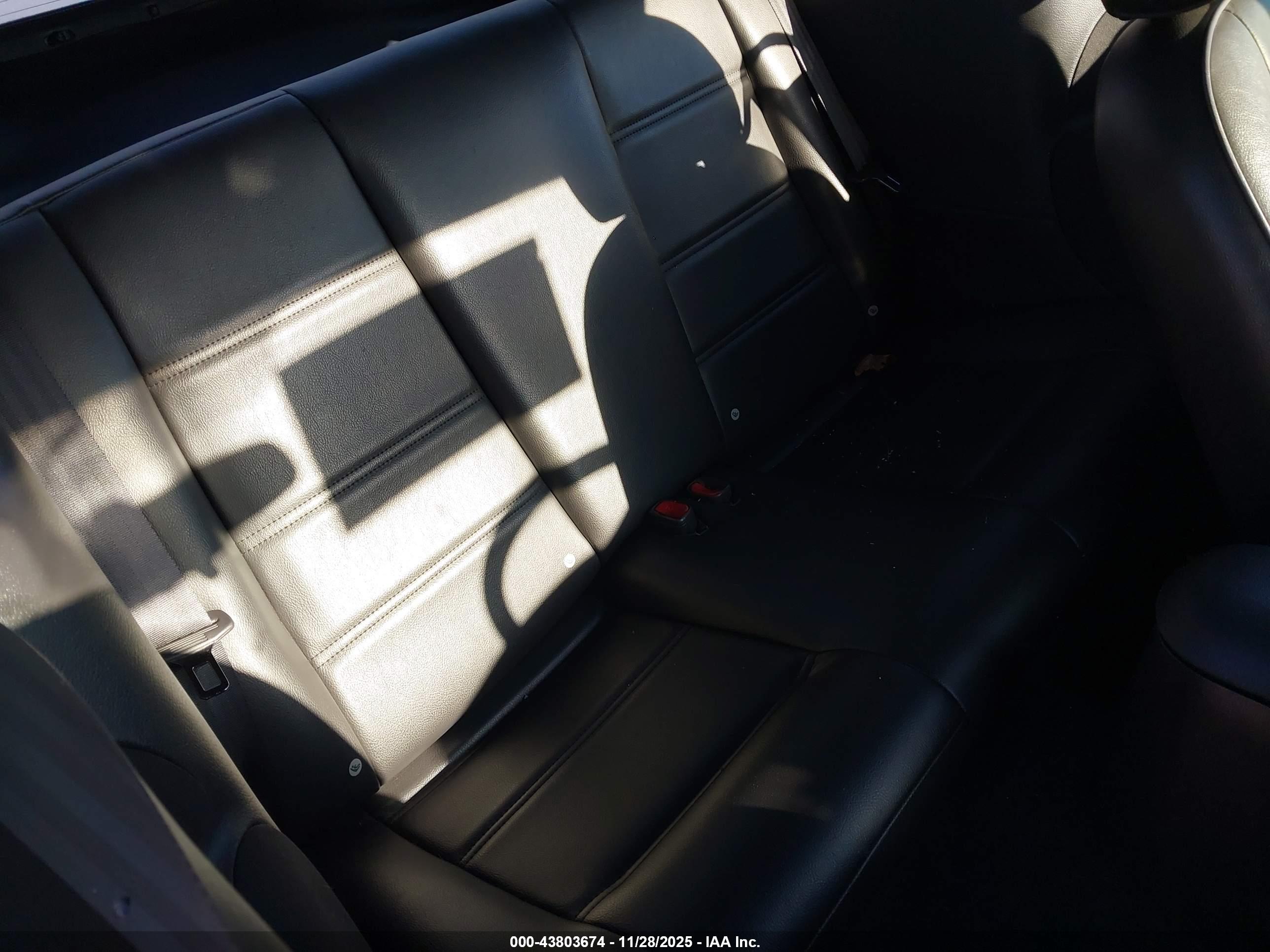FORD MUSTANG image 8
