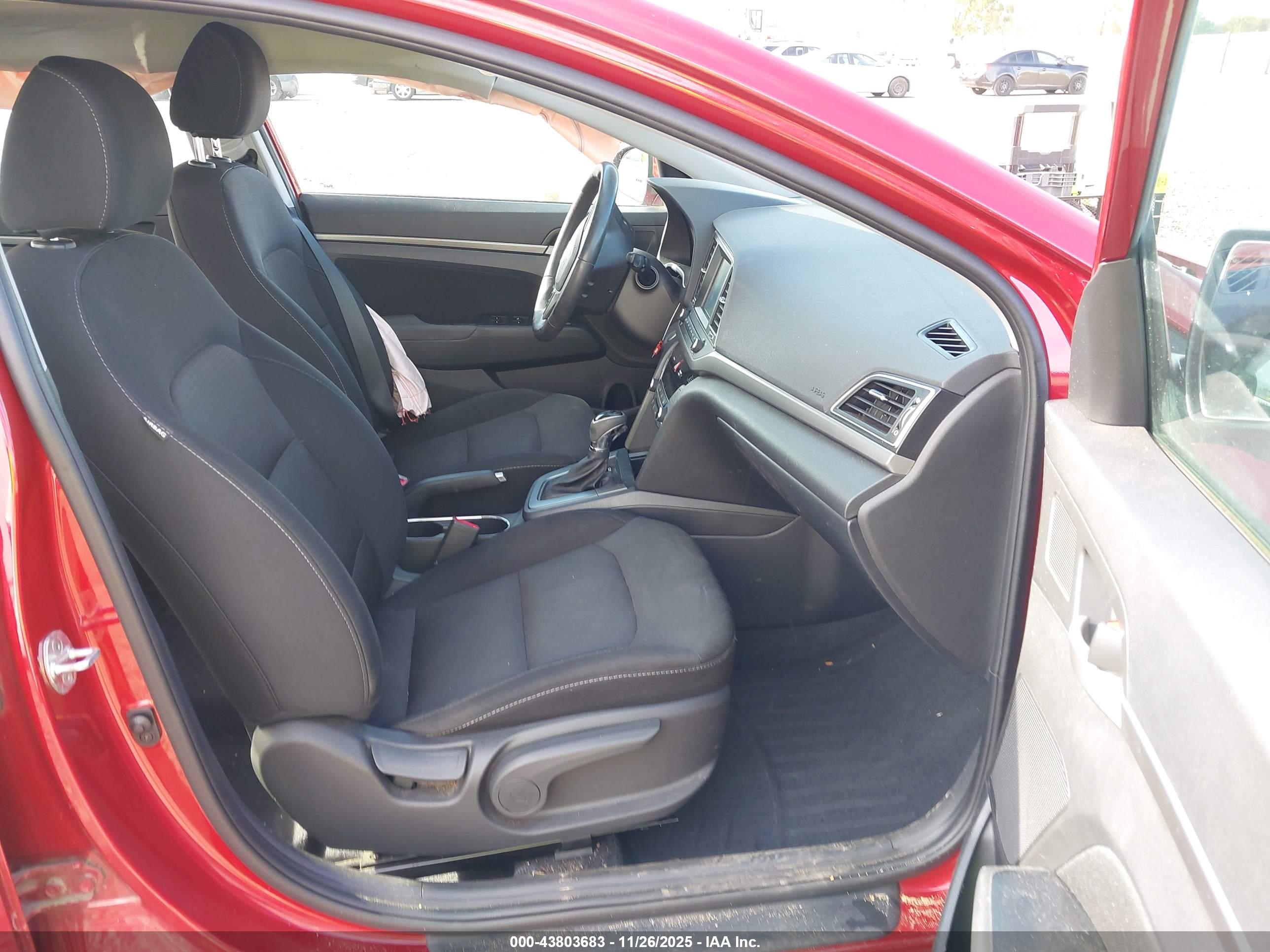 HYUNDAI ELANTRA image 5