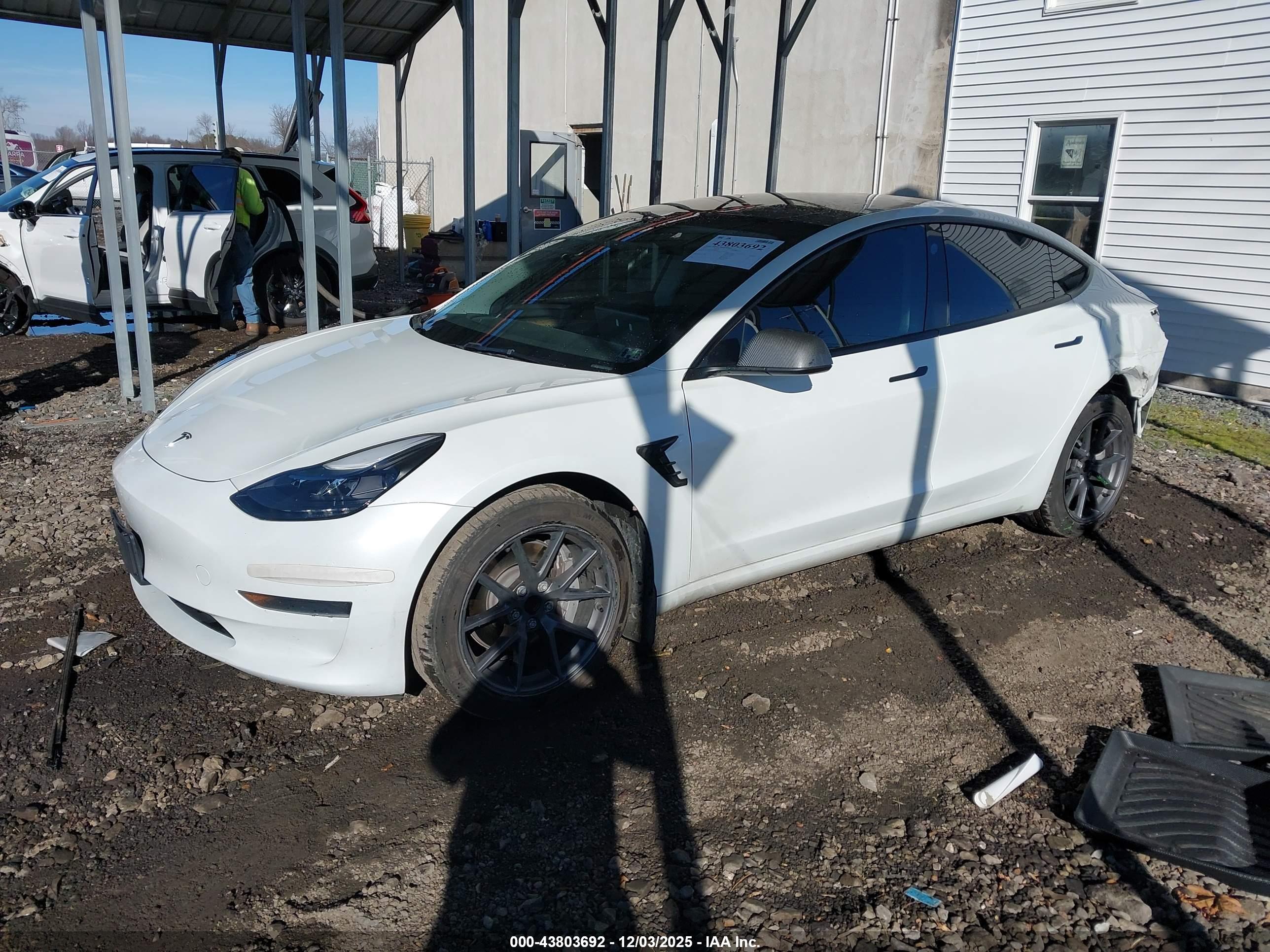 TESLA MODEL image 2