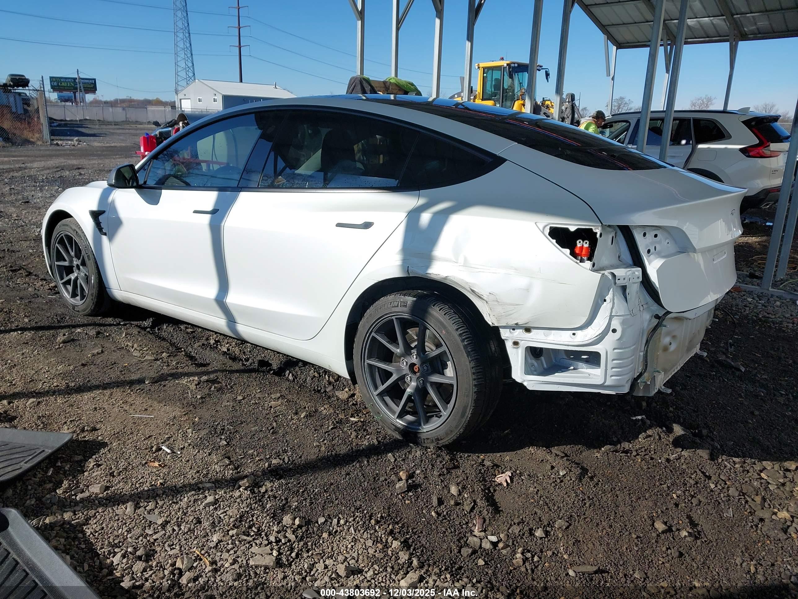 TESLA MODEL image 3