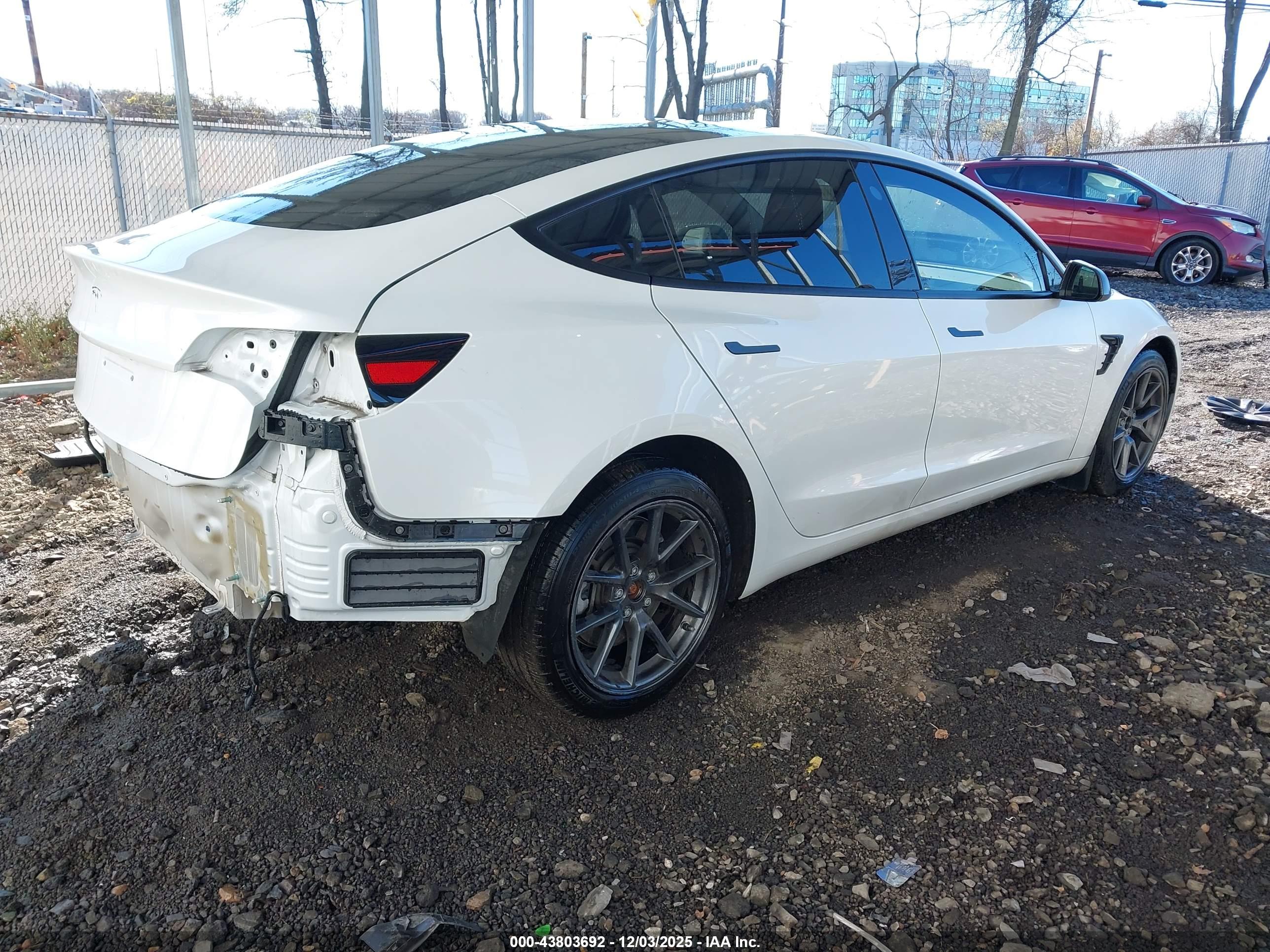TESLA MODEL image 4