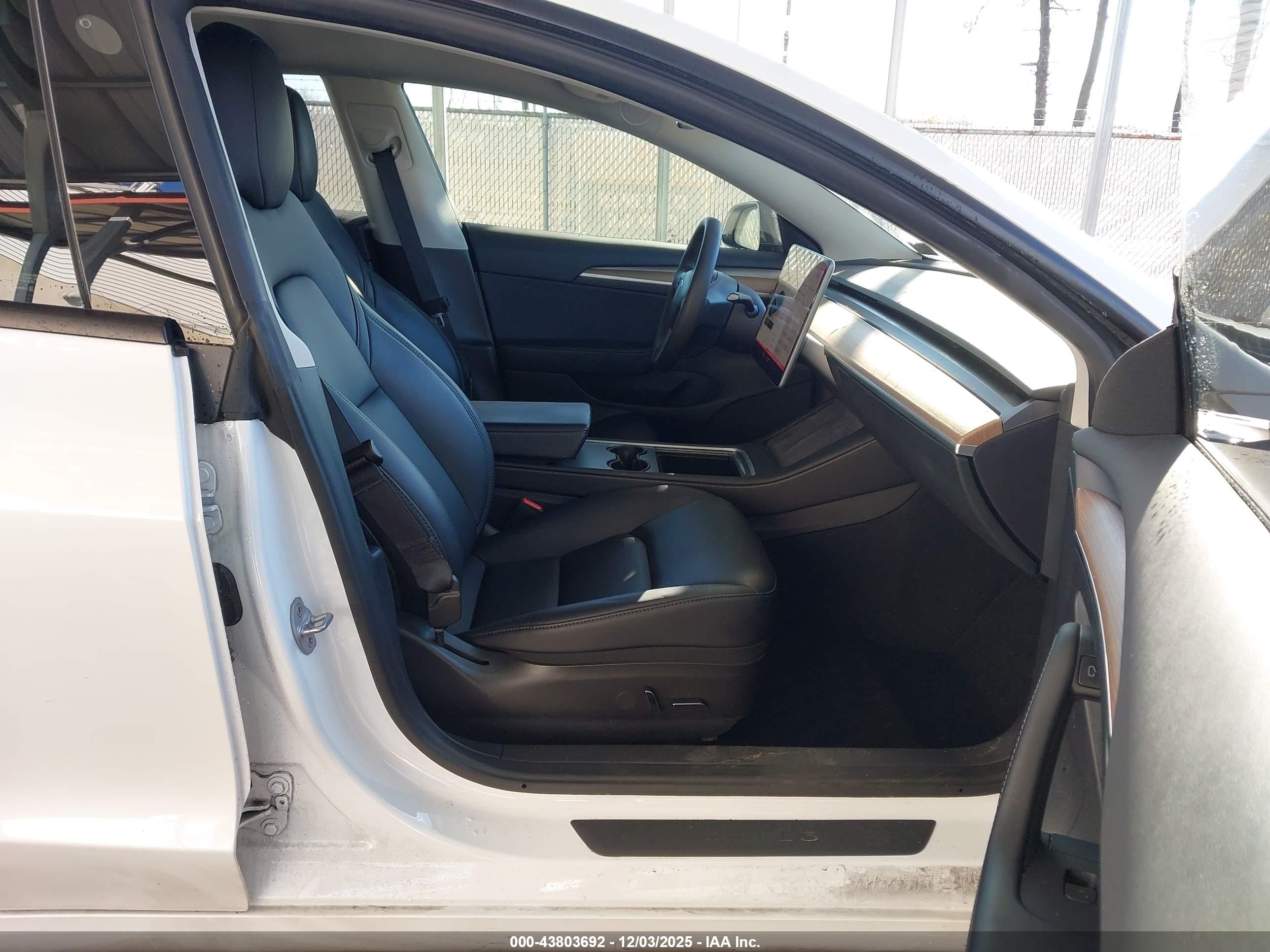 TESLA MODEL image 5