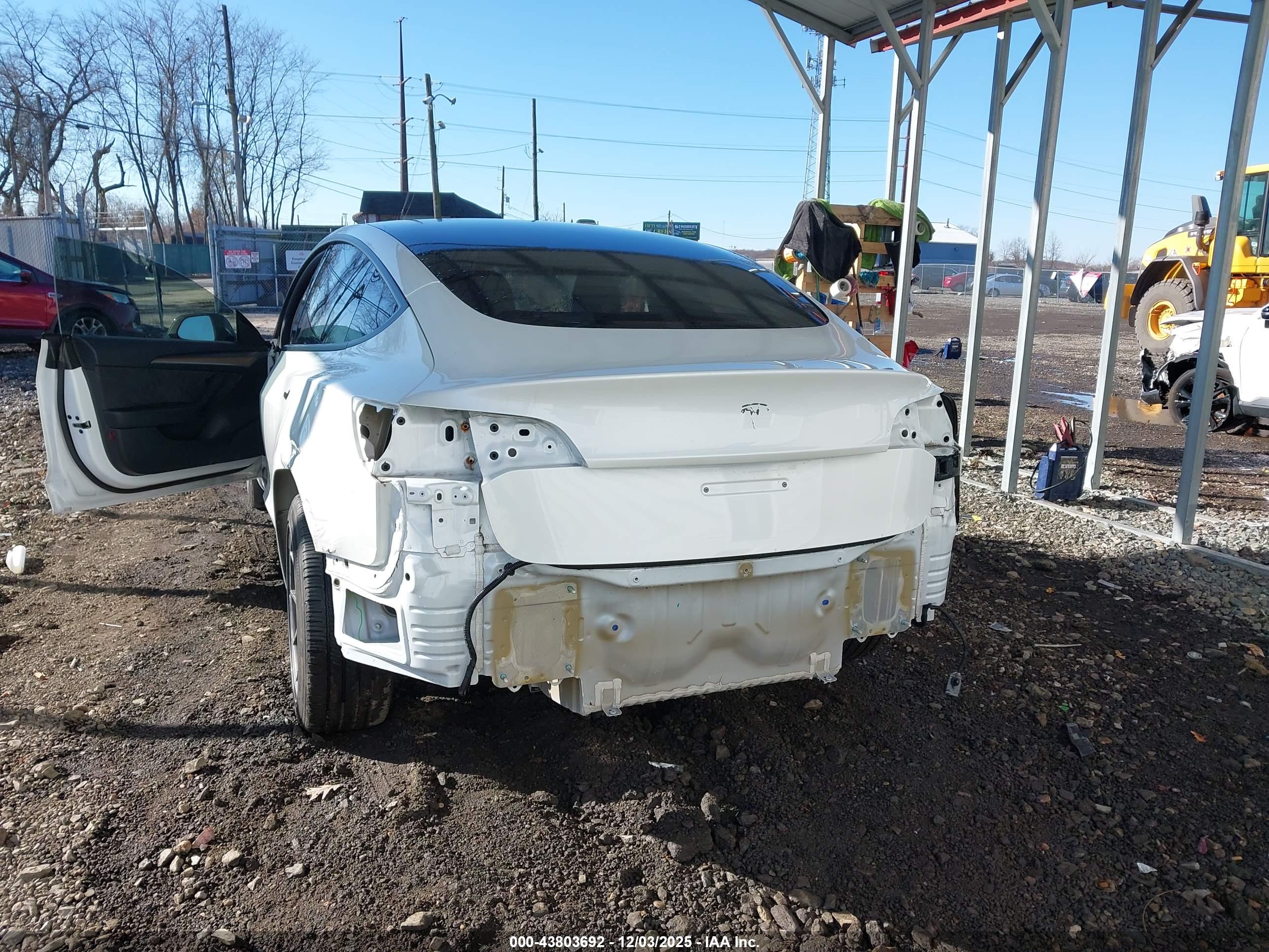 TESLA MODEL image 6