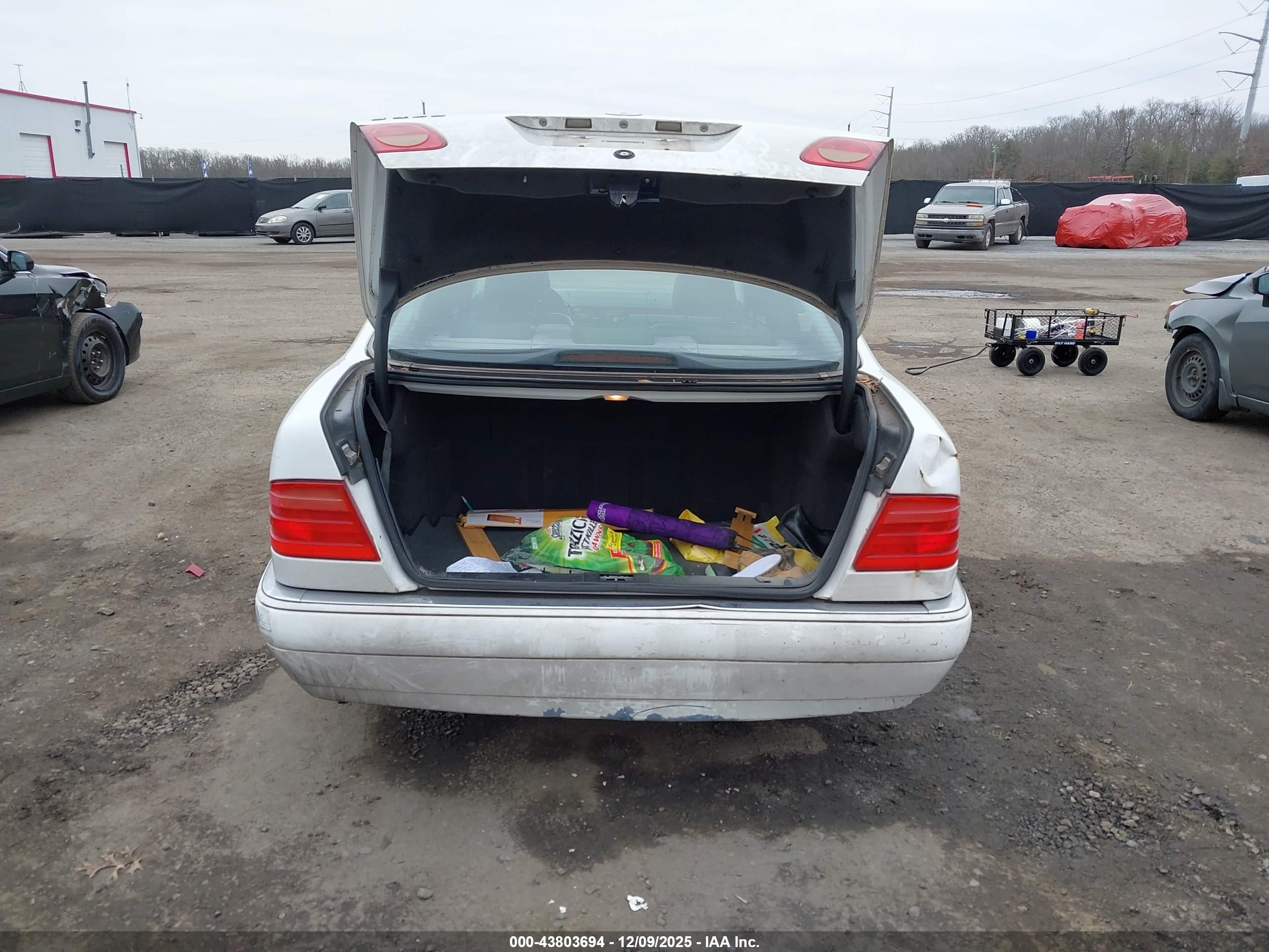 MERCEDES-BENZ E image 6