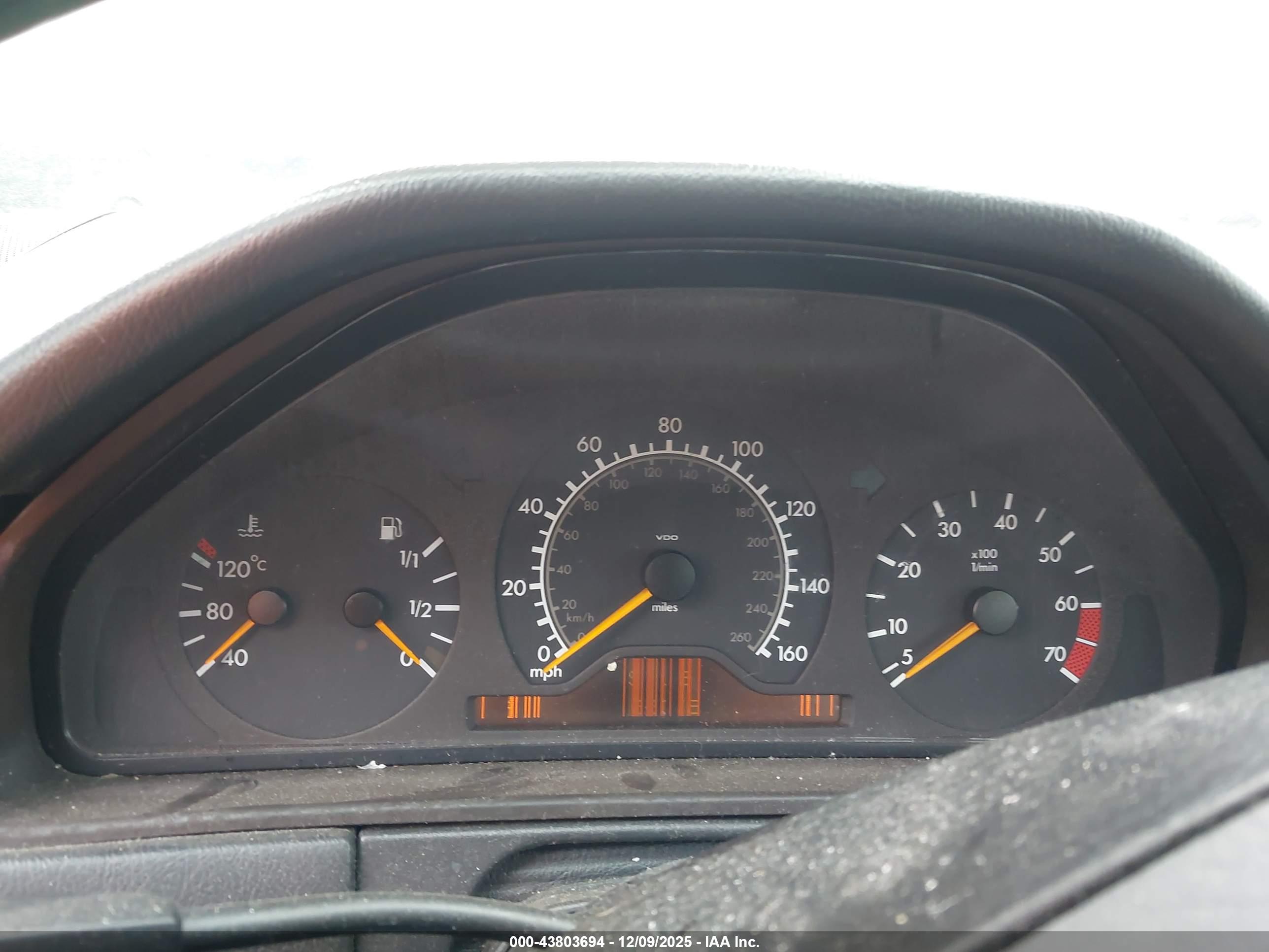 MERCEDES-BENZ E image 7