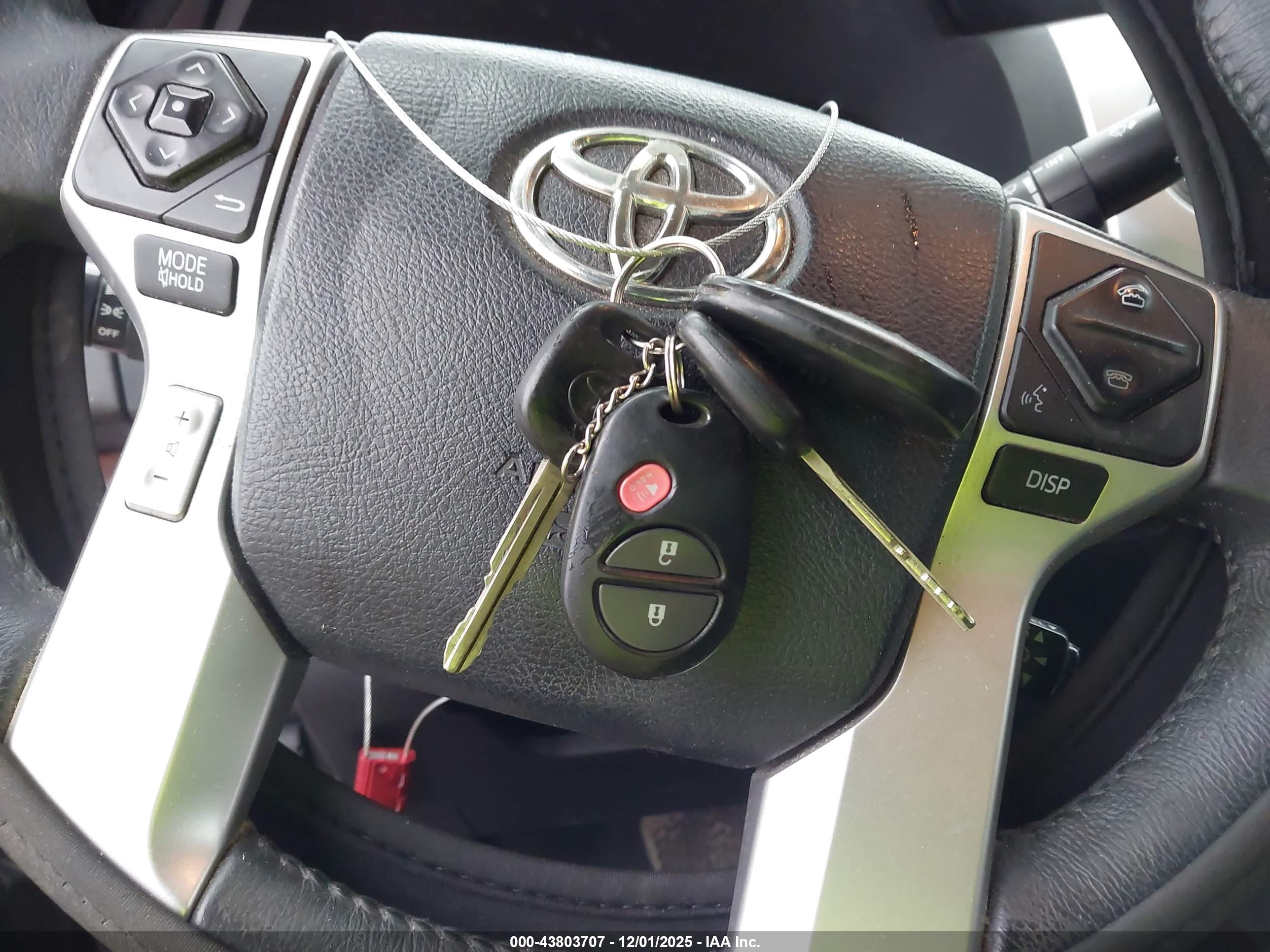 TOYOTA TUNDRA image 11