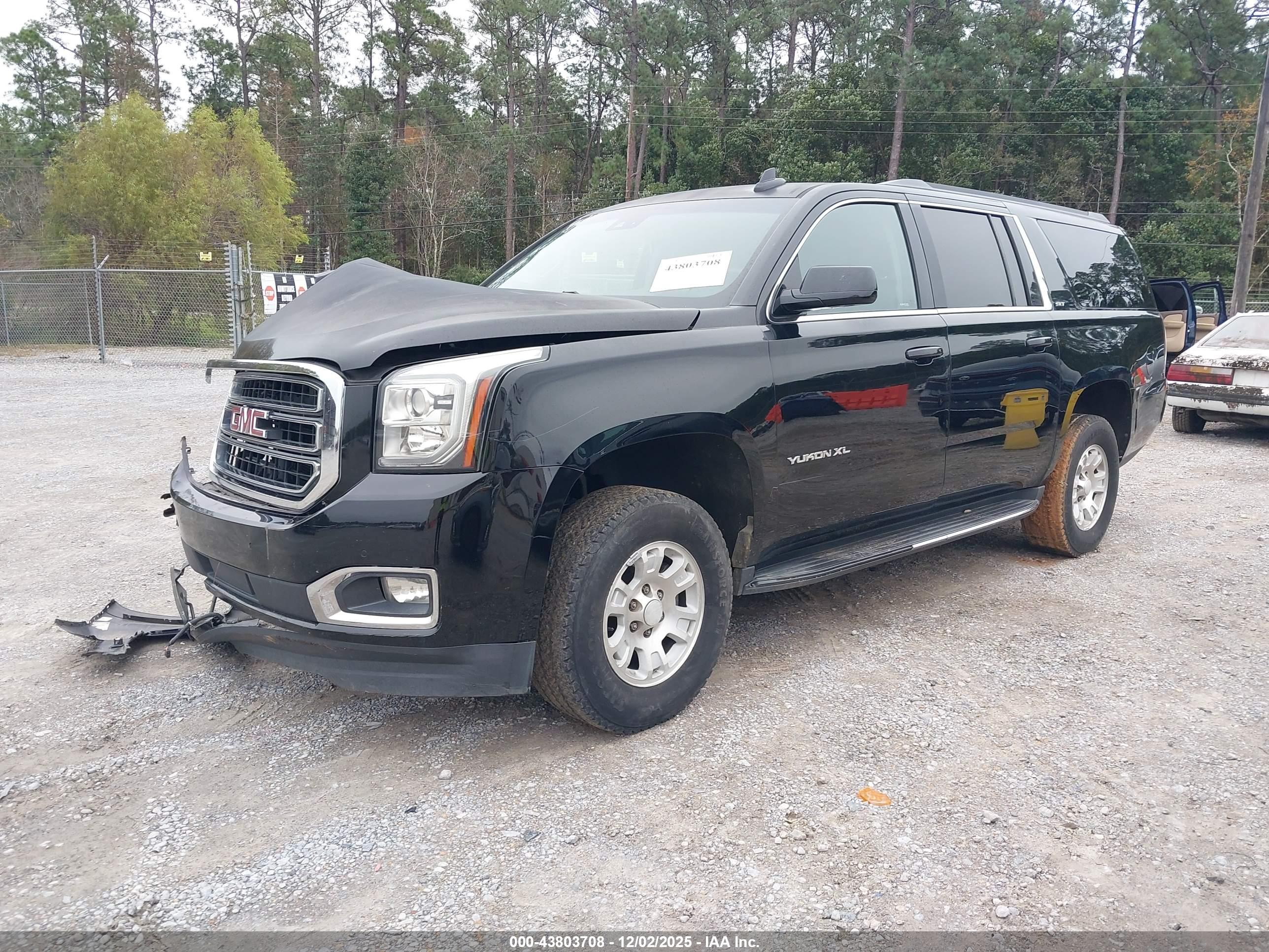 GMC YUKON image 2