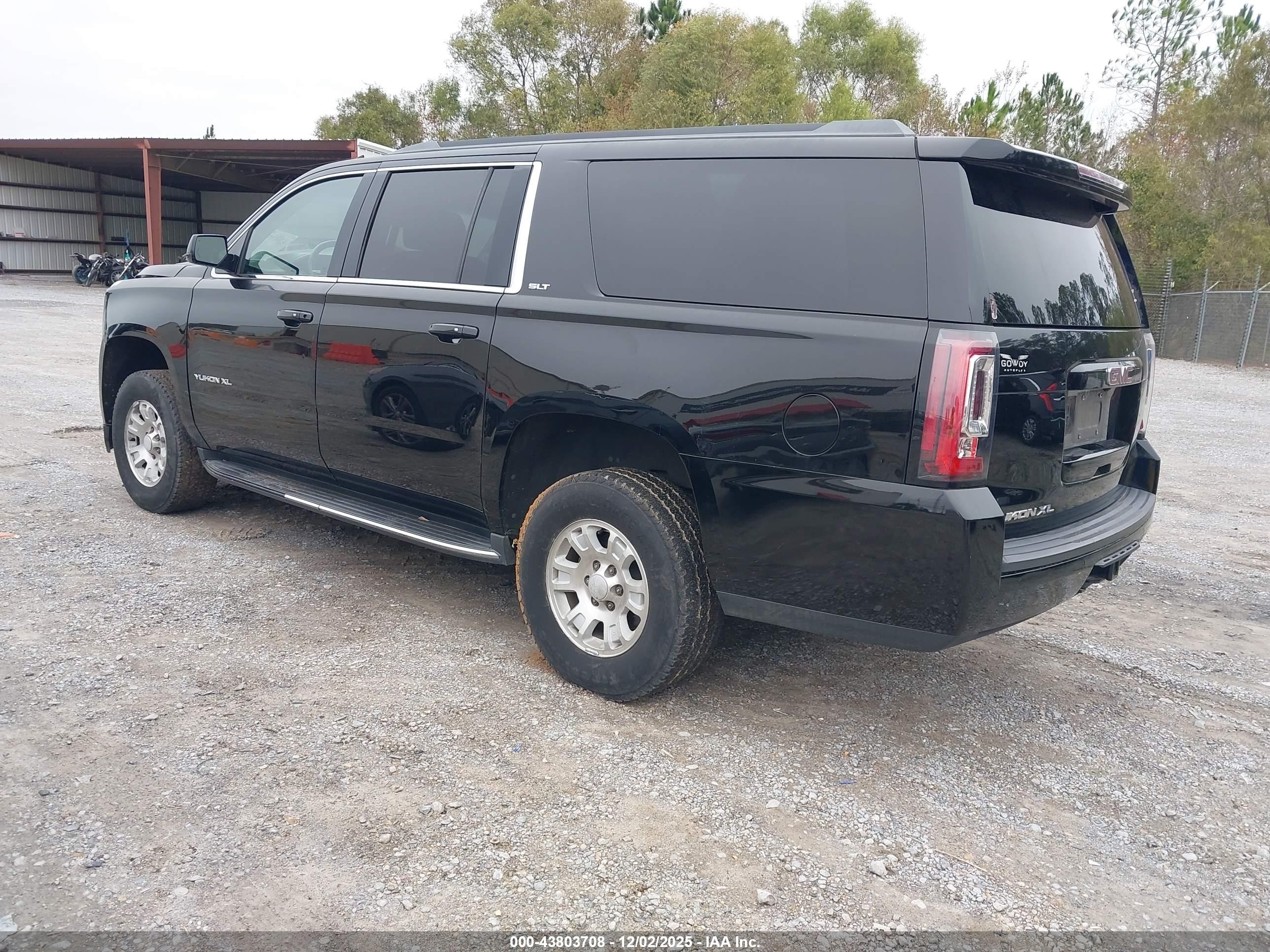GMC YUKON image 3
