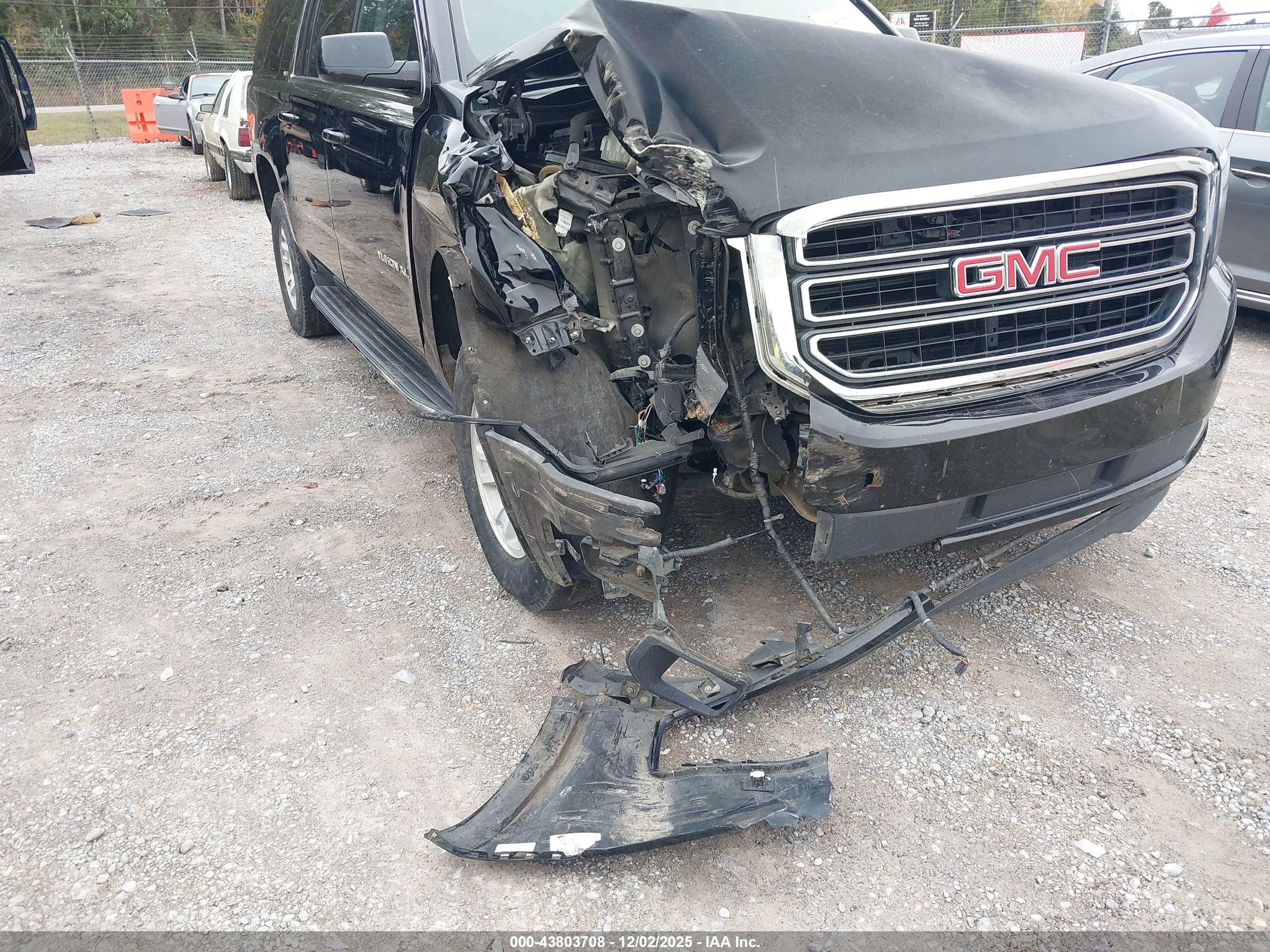 GMC YUKON image 6