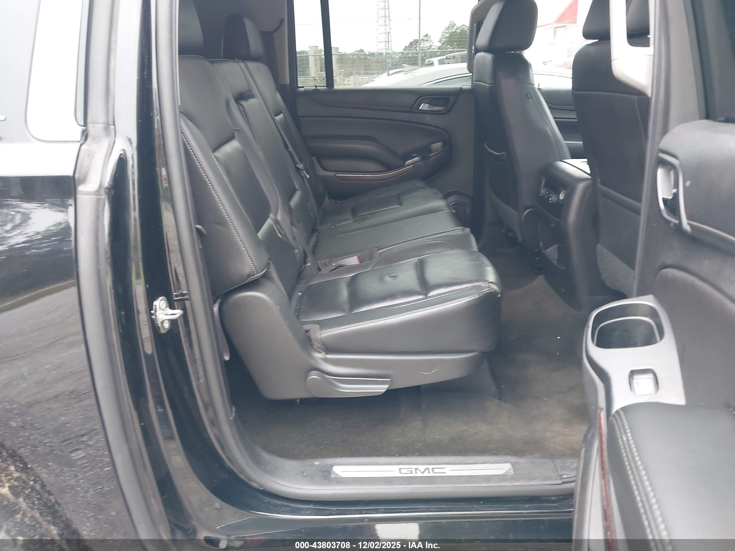 GMC YUKON image 8