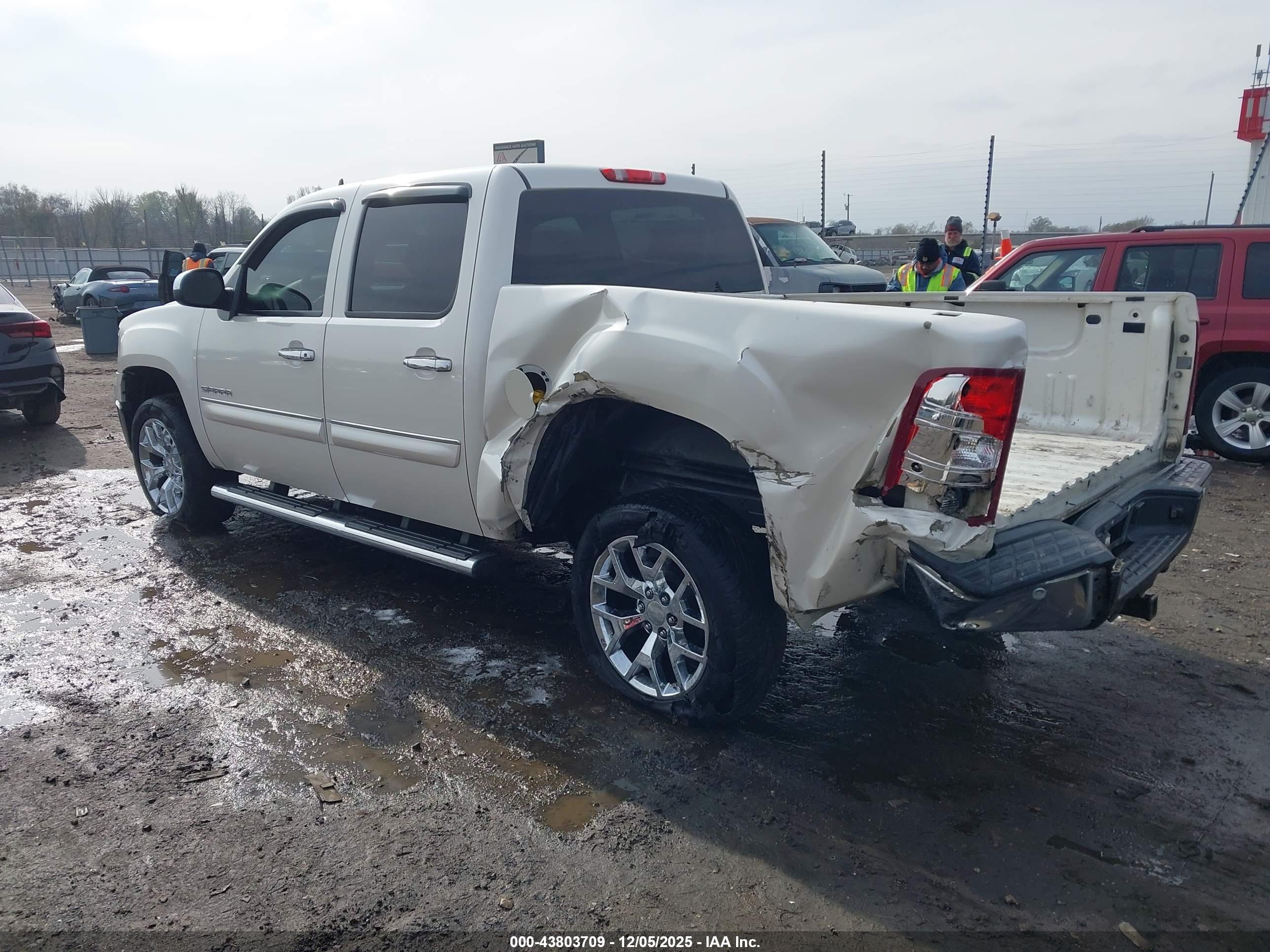 GMC SIERRA image 3