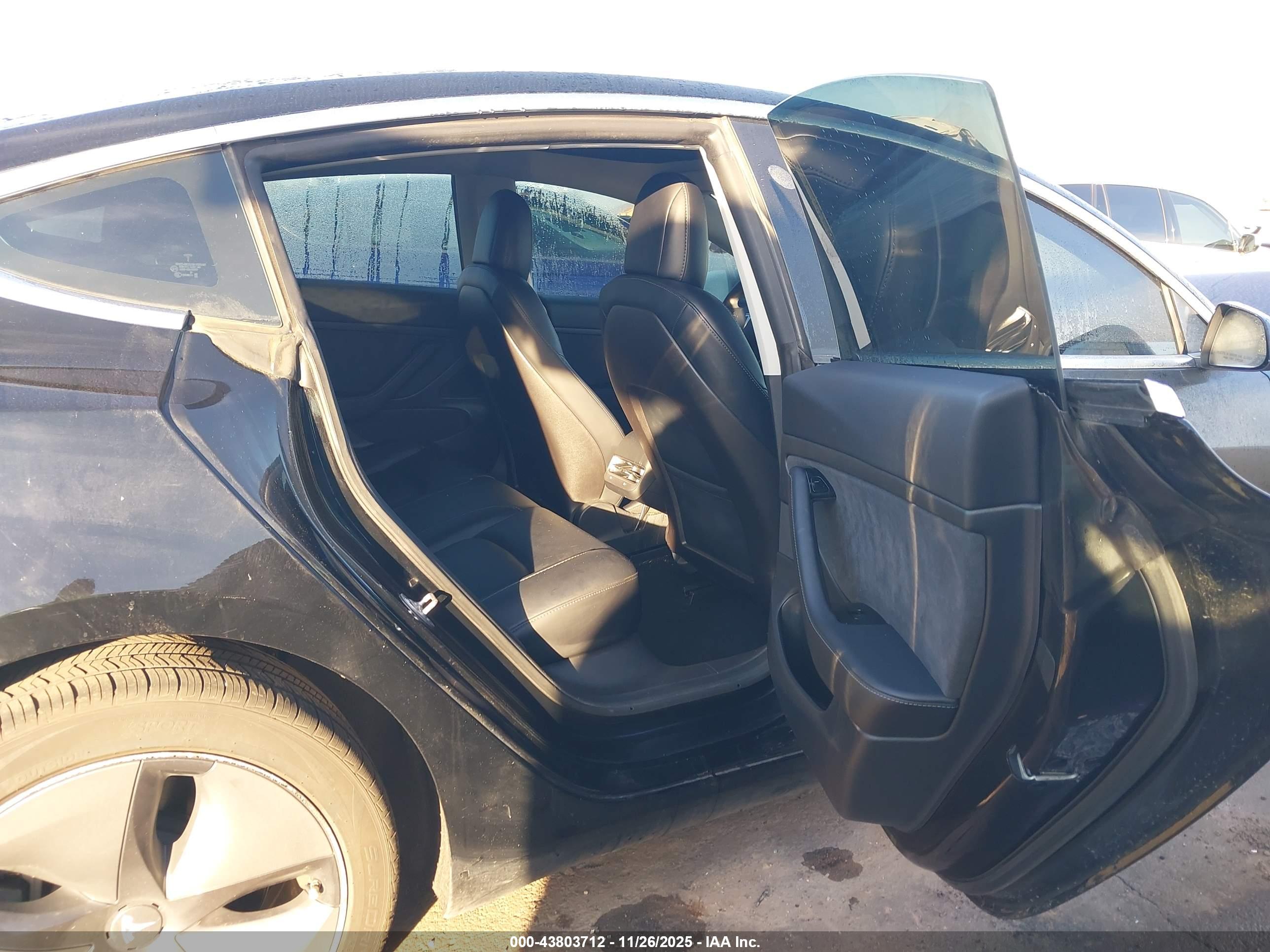 TESLA MODEL image 8