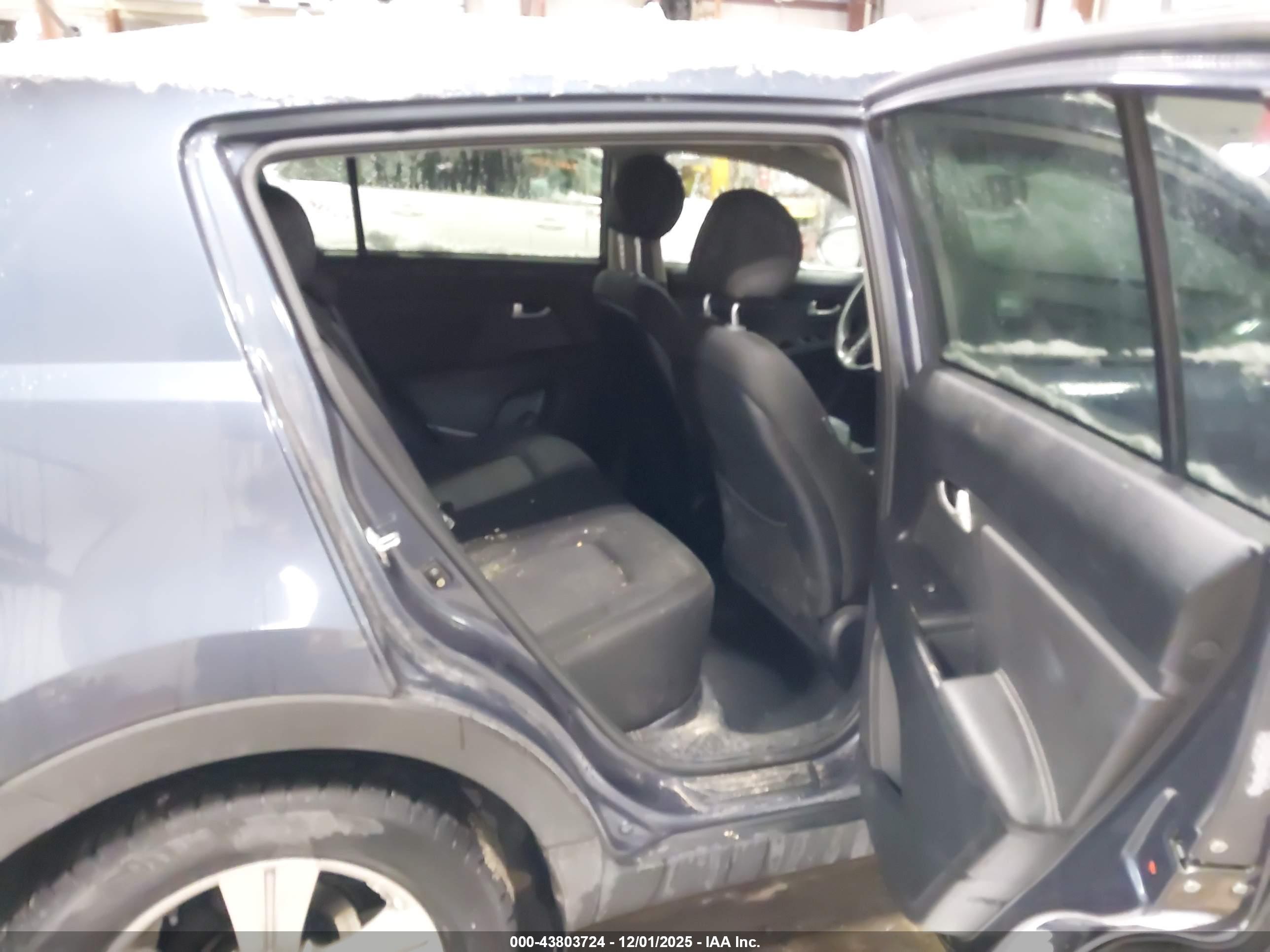 KIA SPORTAGE image 8
