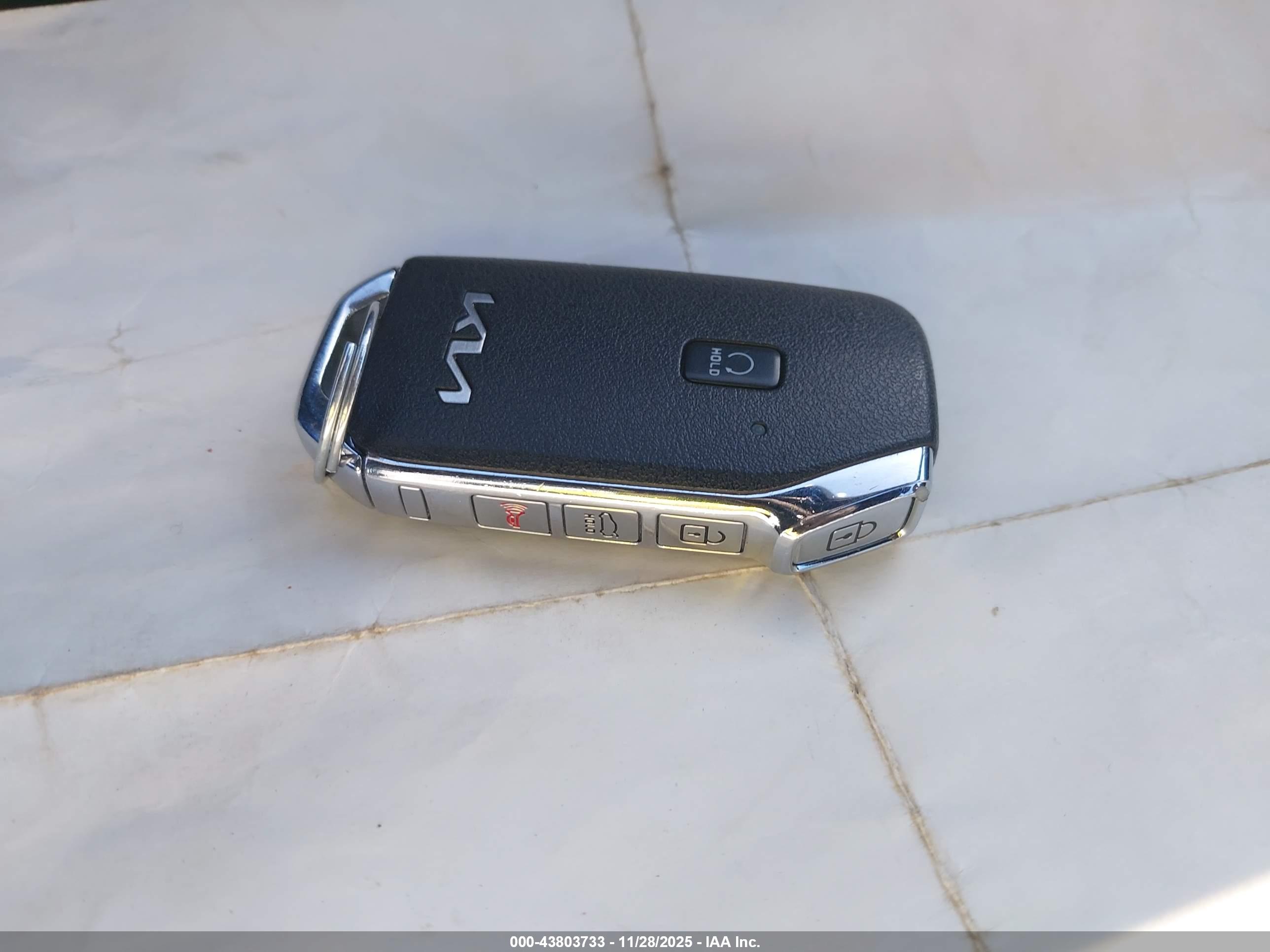 KIA K5 image 11