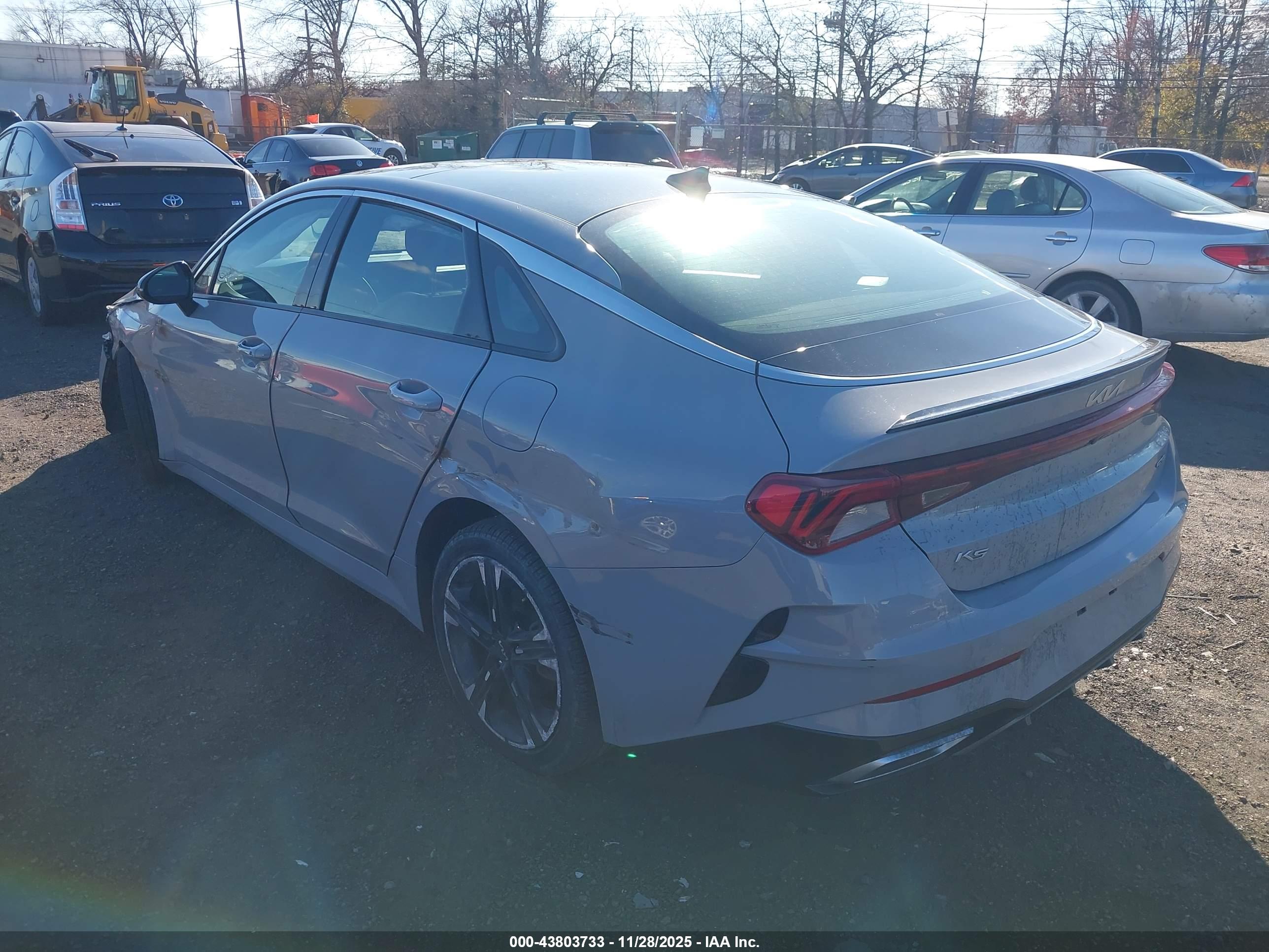 KIA K5 image 3