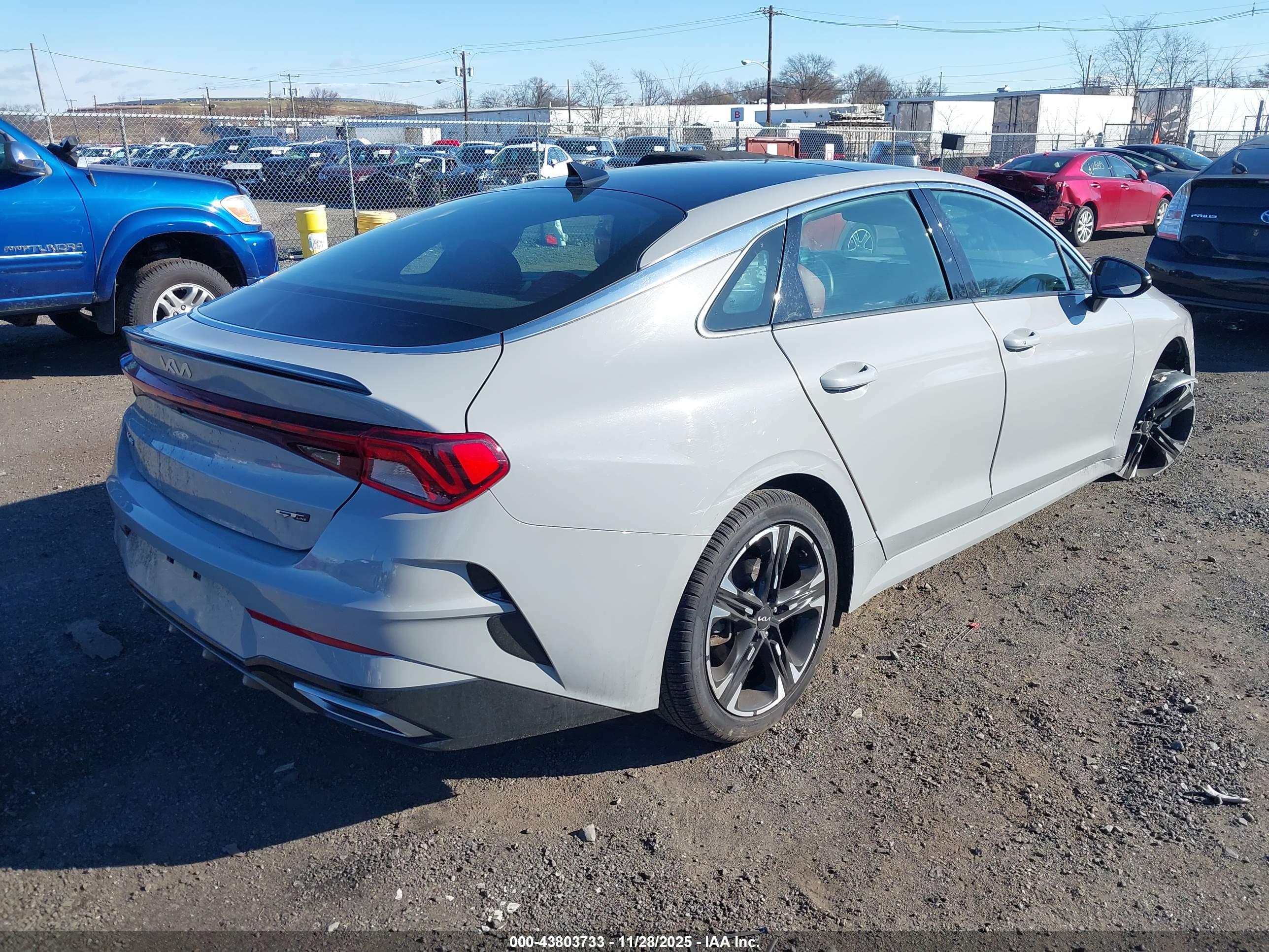 KIA K5 image 4