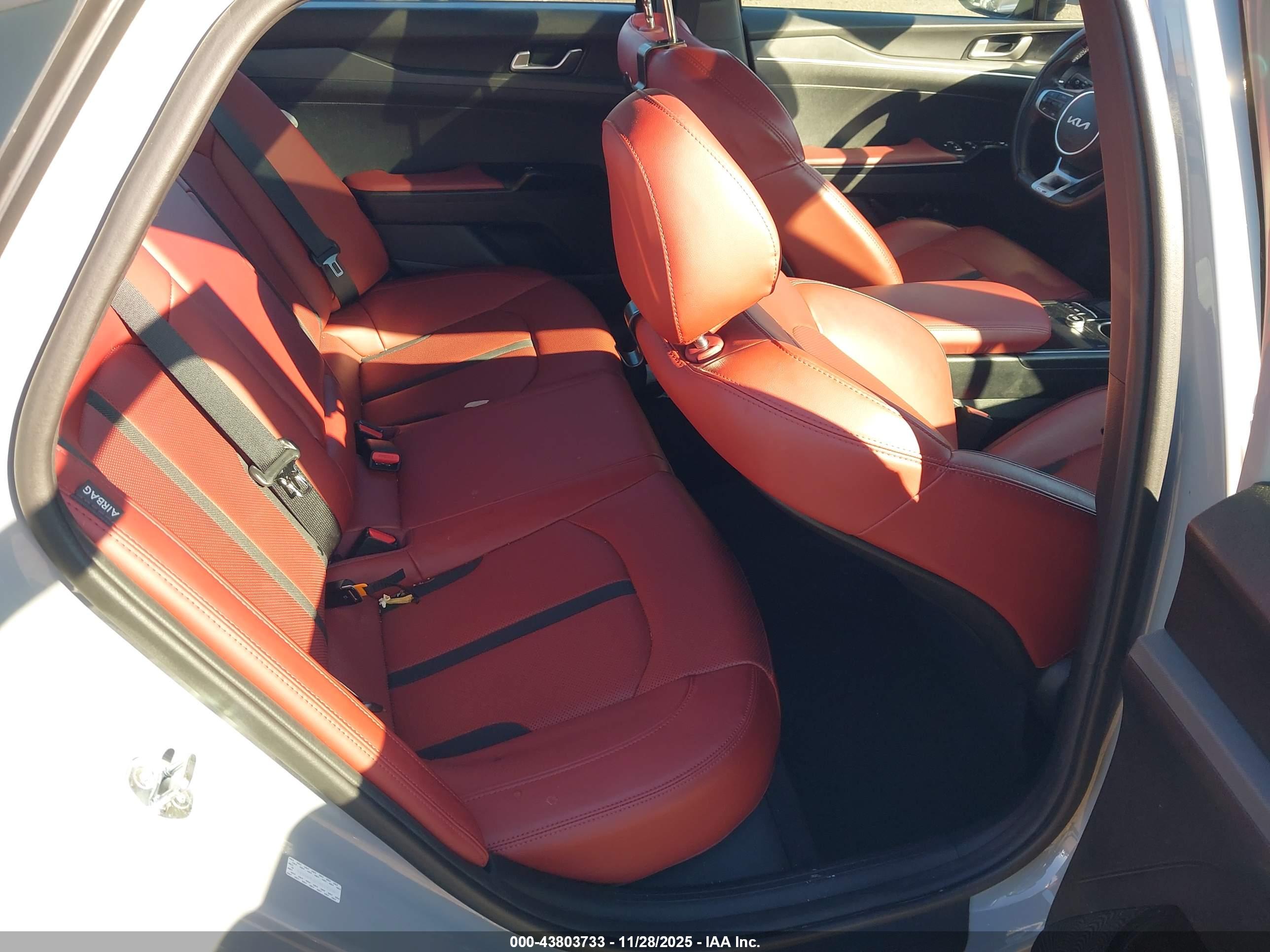 KIA K5 image 8