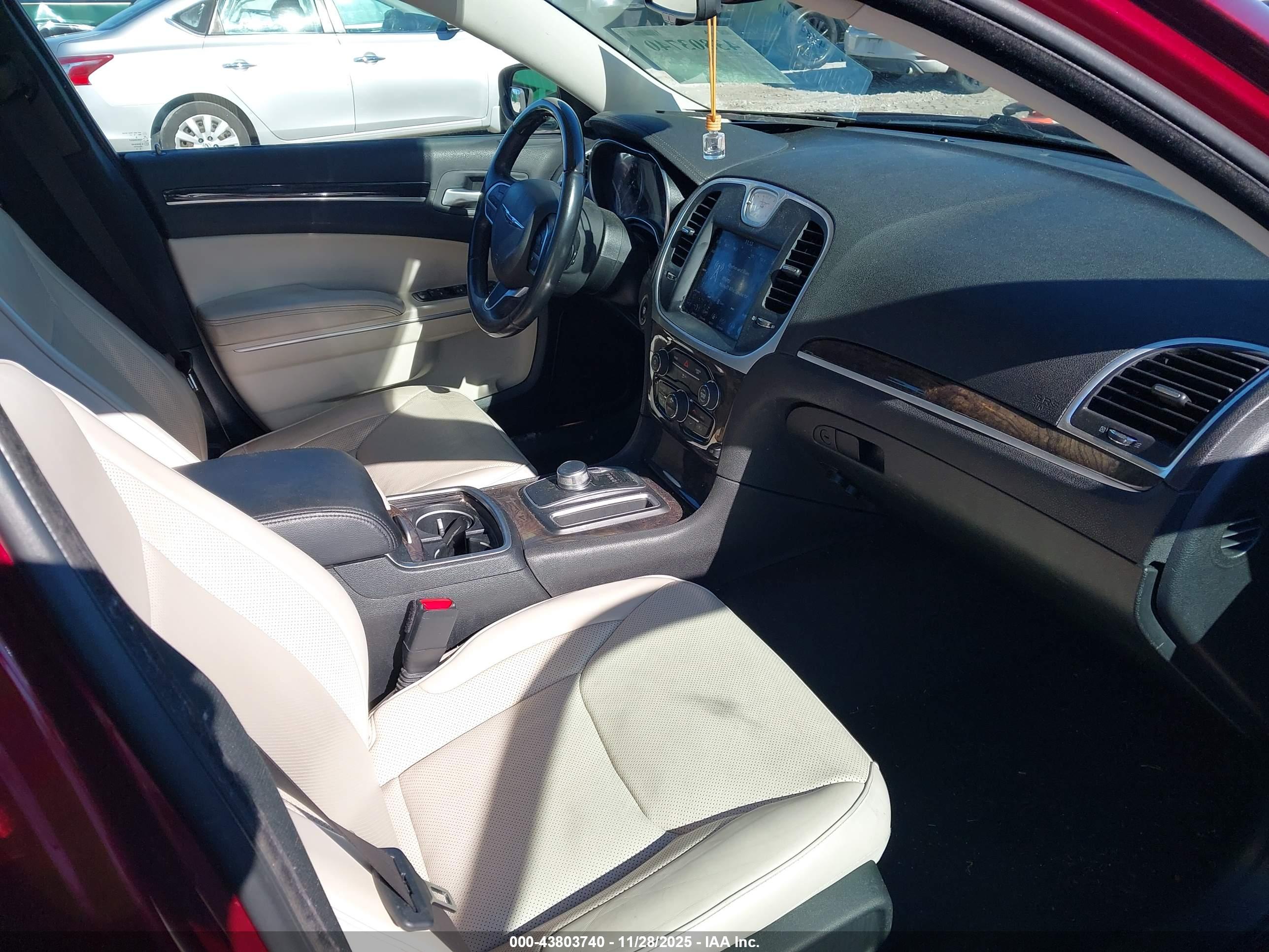 CHRYSLER 300 image 5