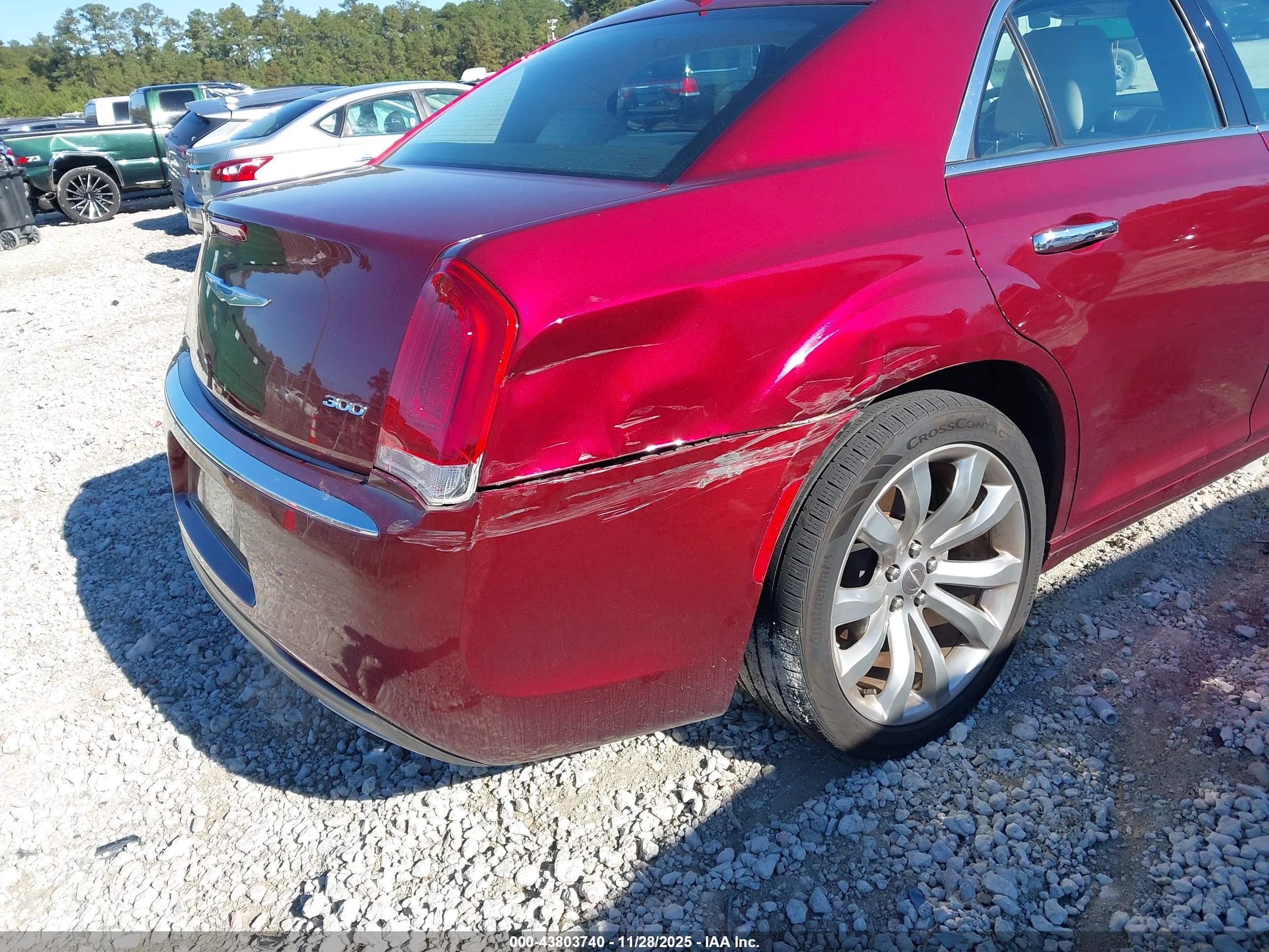 CHRYSLER 300 image 6