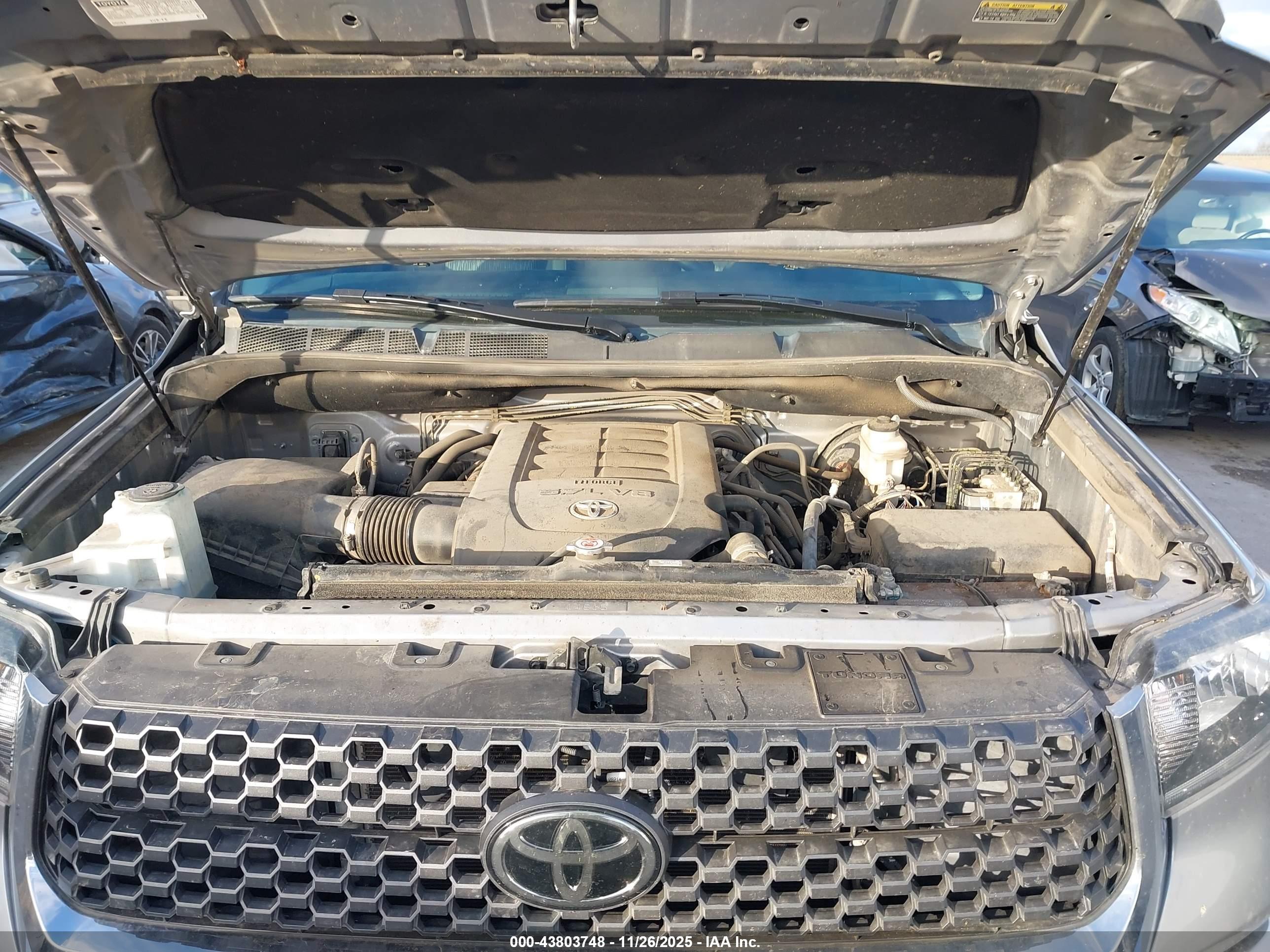 TOYOTA TUNDRA image 10