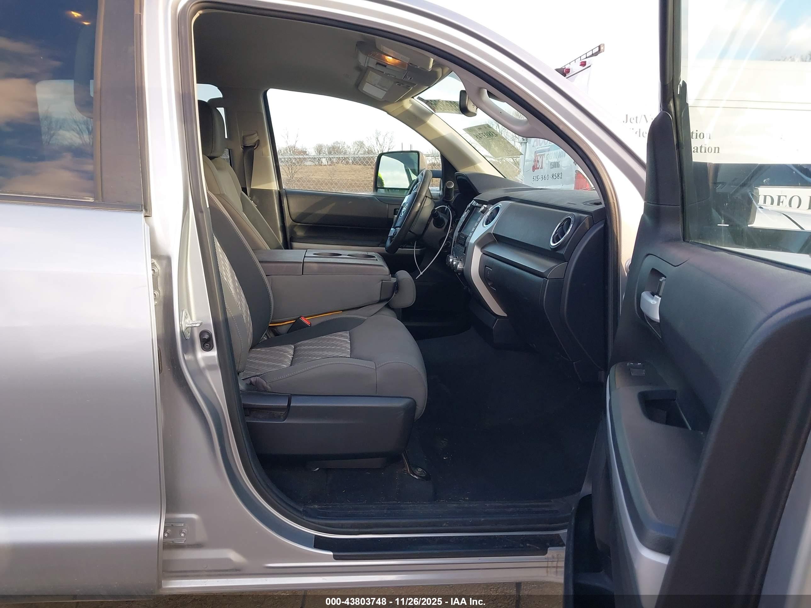 TOYOTA TUNDRA image 5