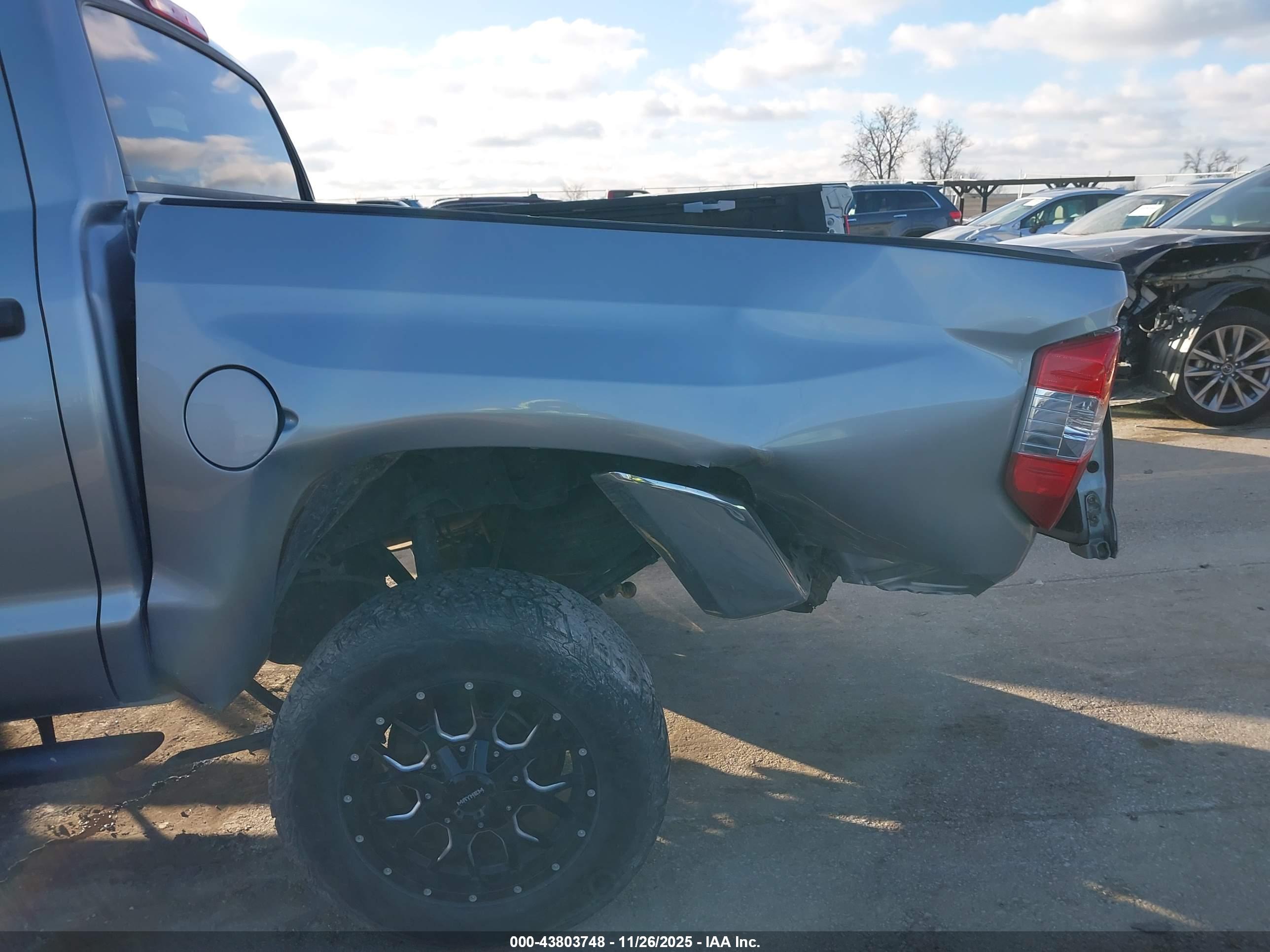 TOYOTA TUNDRA image 6