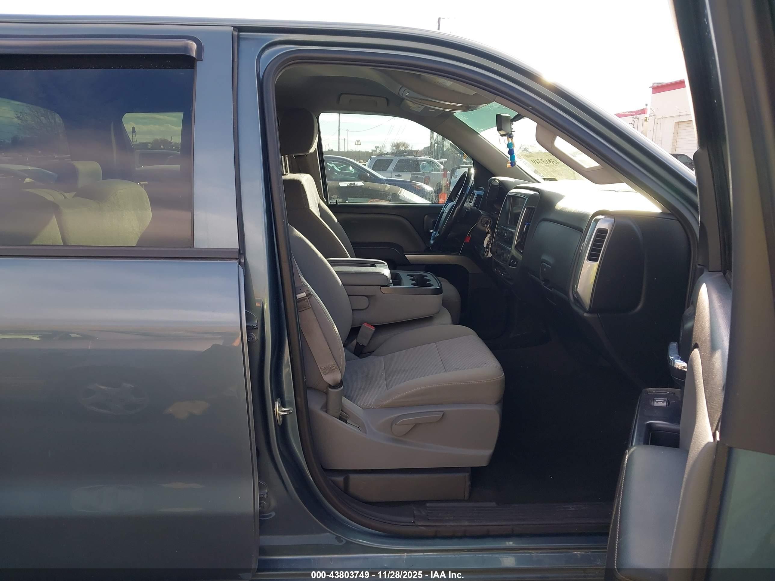 CHEVROLET SILVERADO image 5