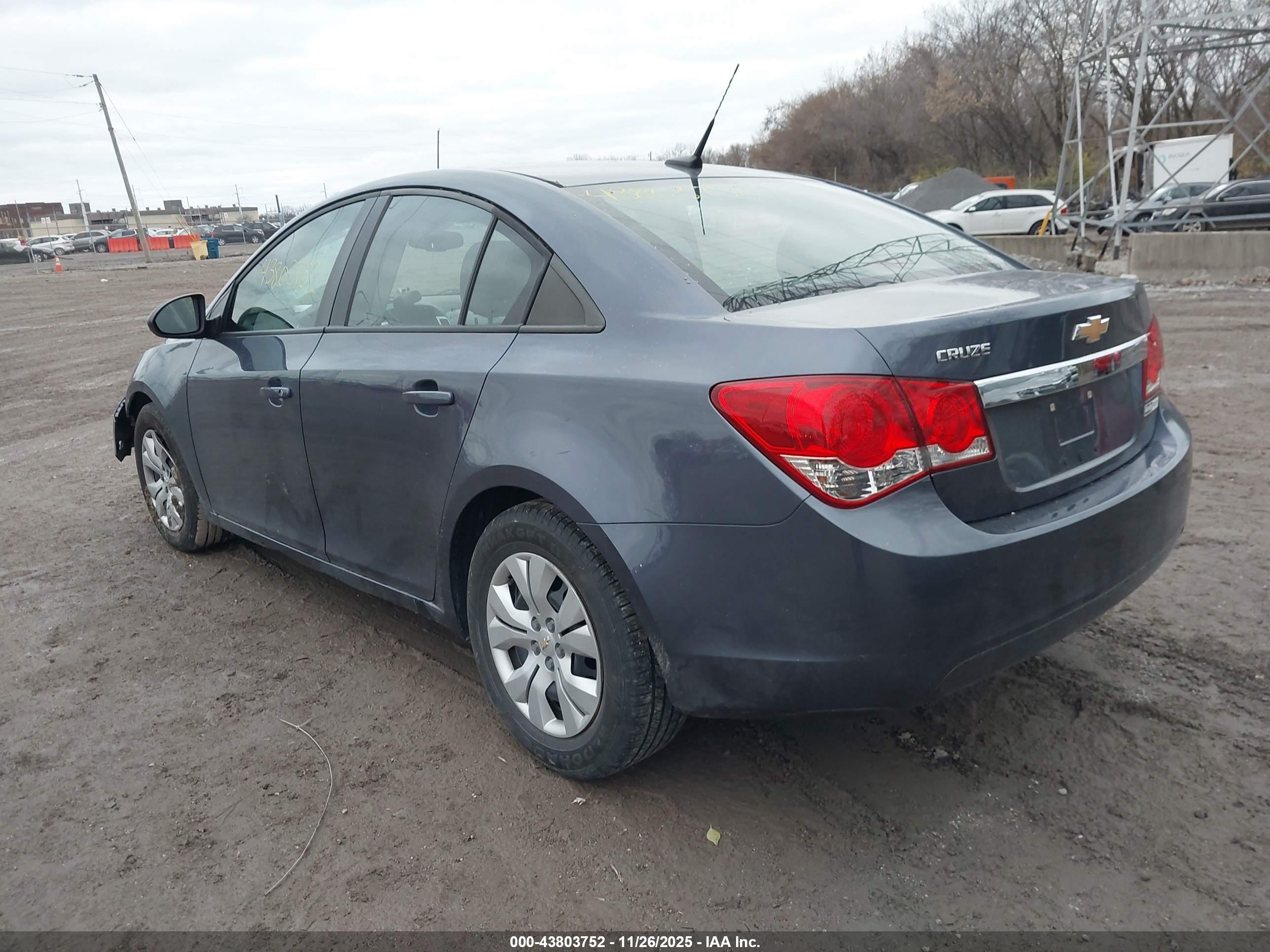 CHEVROLET CRUZE image 3