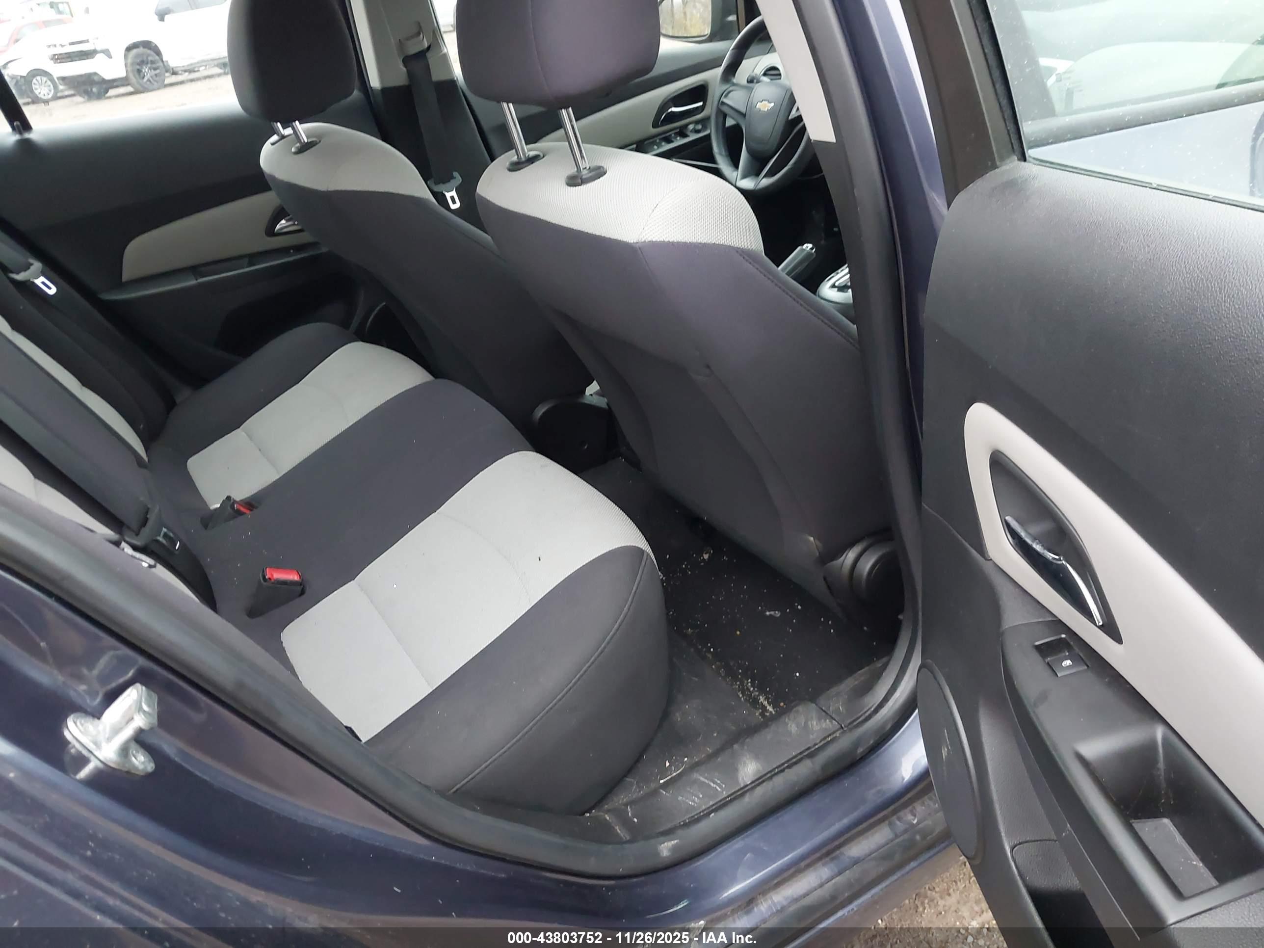 CHEVROLET CRUZE image 8